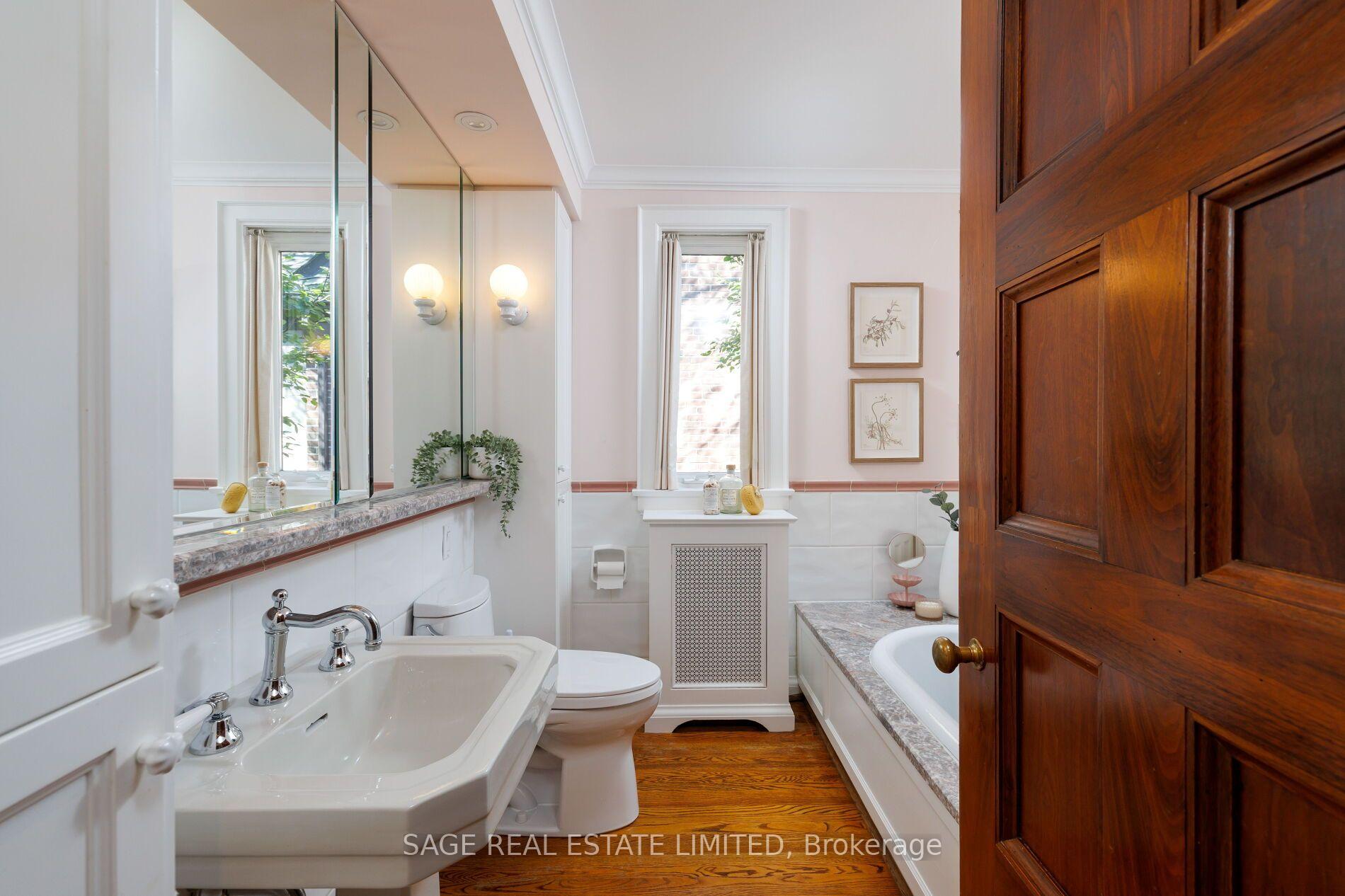 Photo 40 of 51 King Georges Road, Etobicoke, Kingsway South — HOMEH