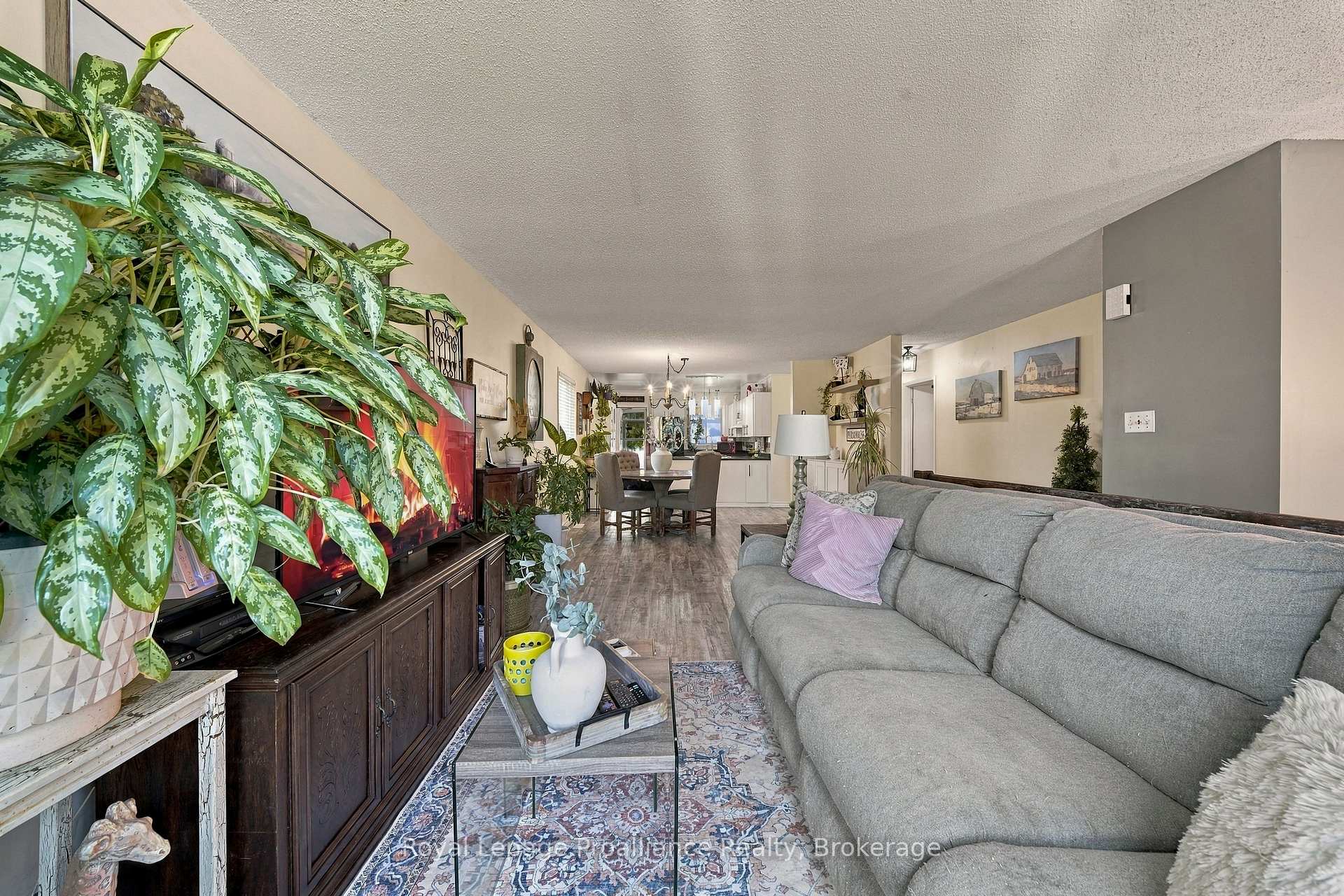 Photo 17 of 208 Byron Street, Quinte West, Trenton Ward — HOMEH