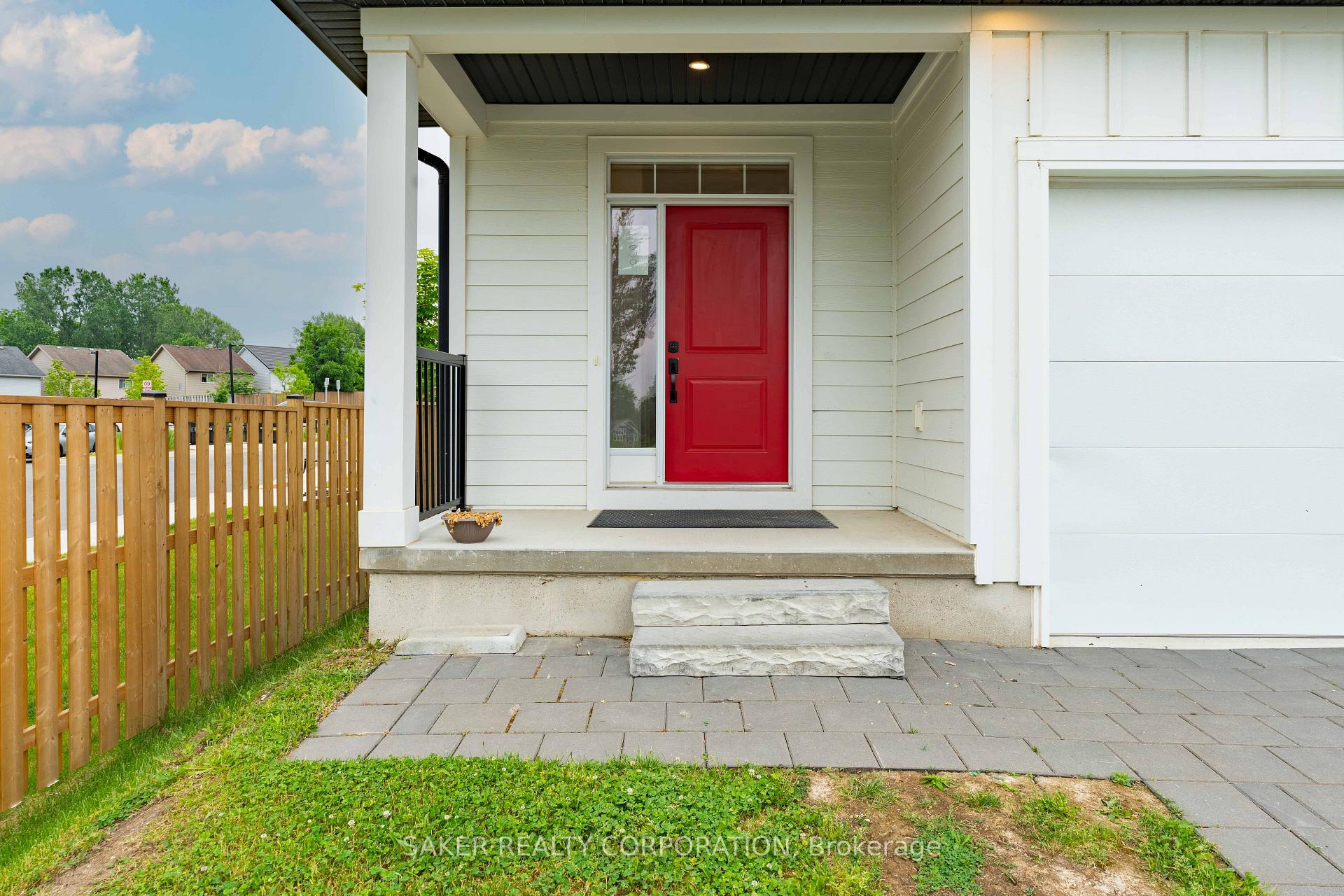 Photo 3 of 939 Deveron Crescent, London, South J — HOMEH