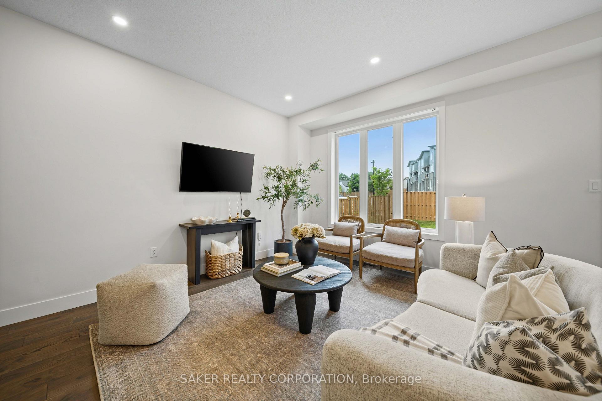 Photo 7 of 939 Deveron Crescent, London, South J — HOMEH