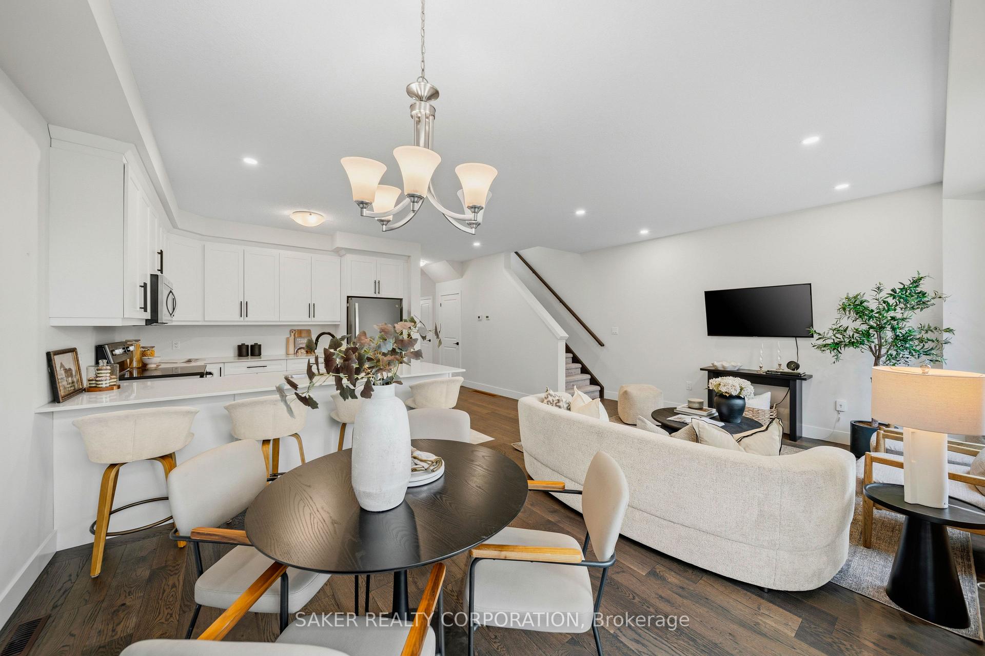 Photo 11 of 939 Deveron Crescent, London, South J — HOMEH