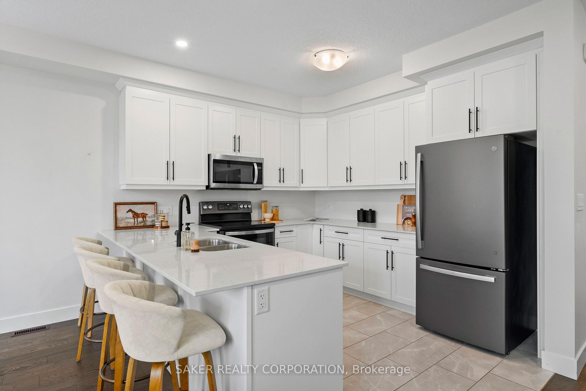 Photo 12 of 939 Deveron Crescent, London, South J — HOMEH