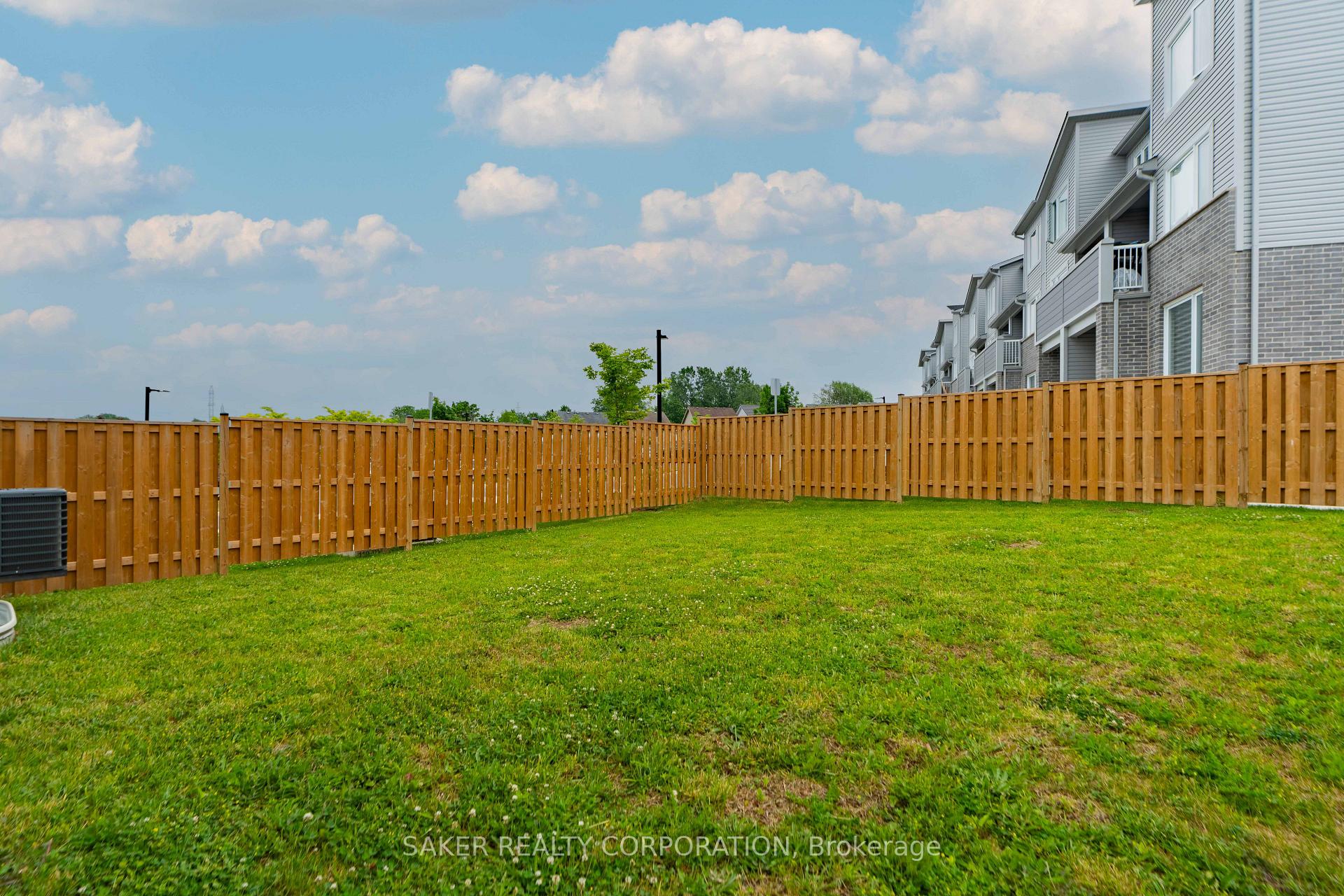 Photo 28 of 939 Deveron Crescent, London, South J — HOMEH