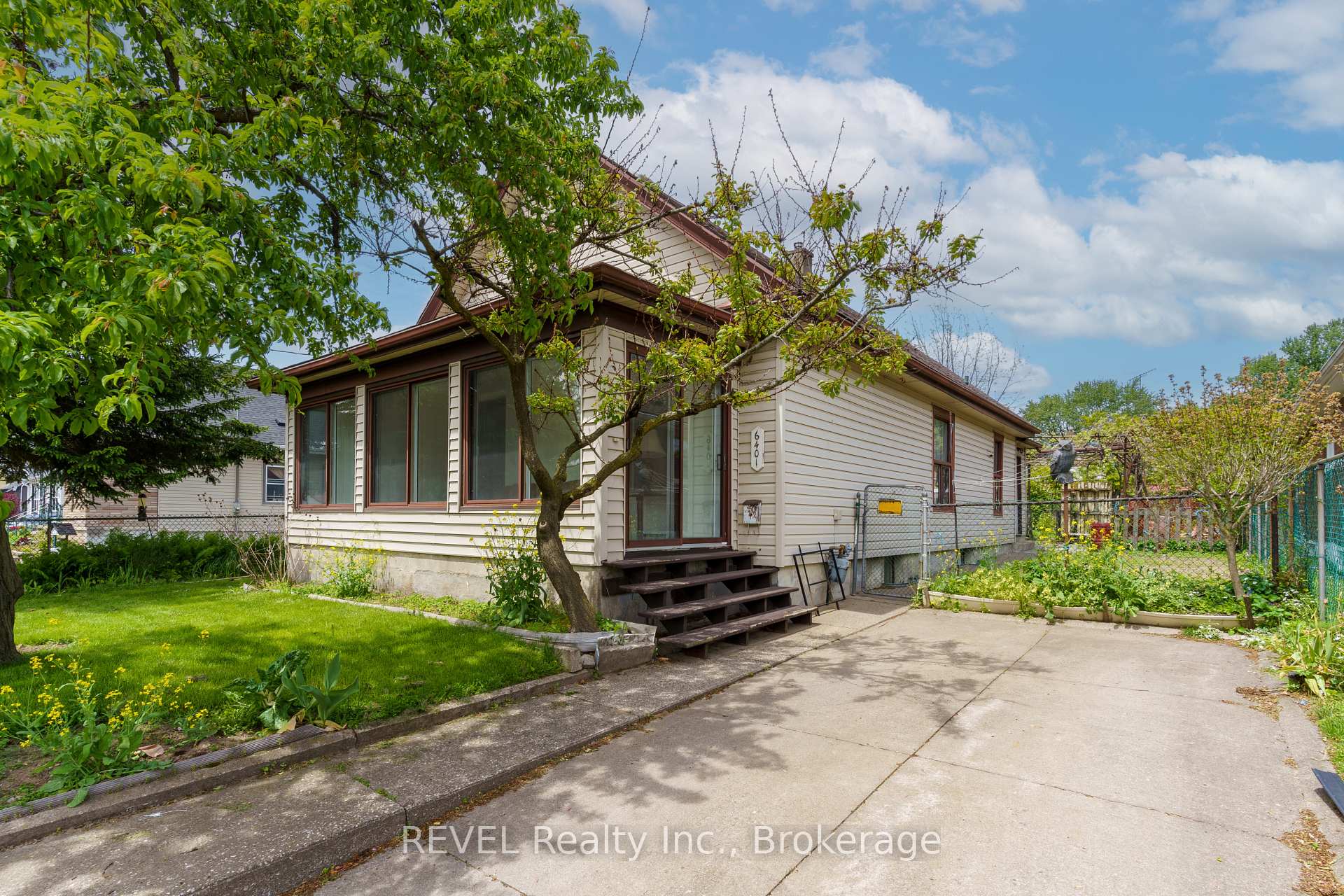 Photo 1 of 6401 Taylor Street, Niagara Falls, Dorchester — HOMEH