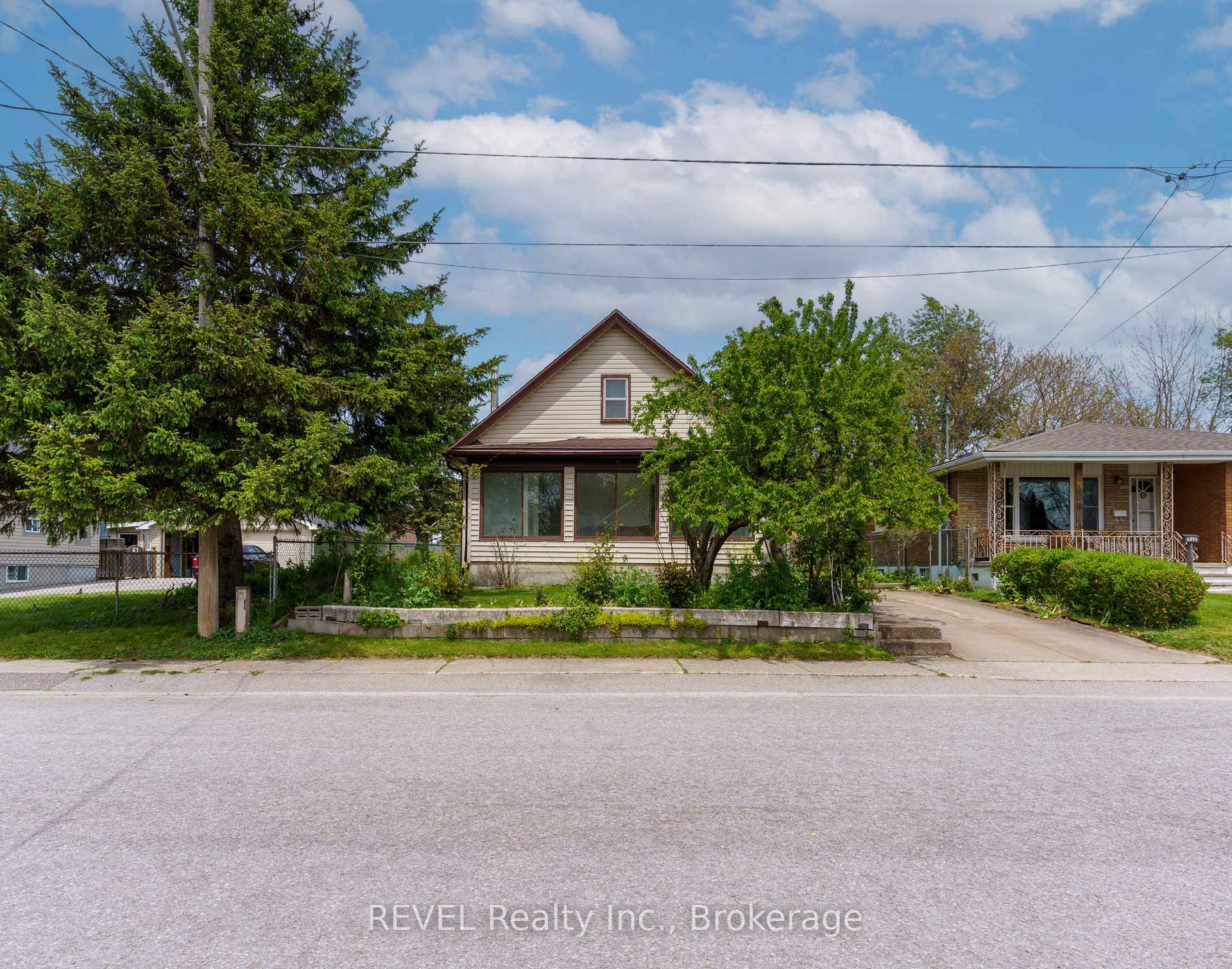Photo 2 of 6401 Taylor Street, Niagara Falls, Dorchester — HOMEH