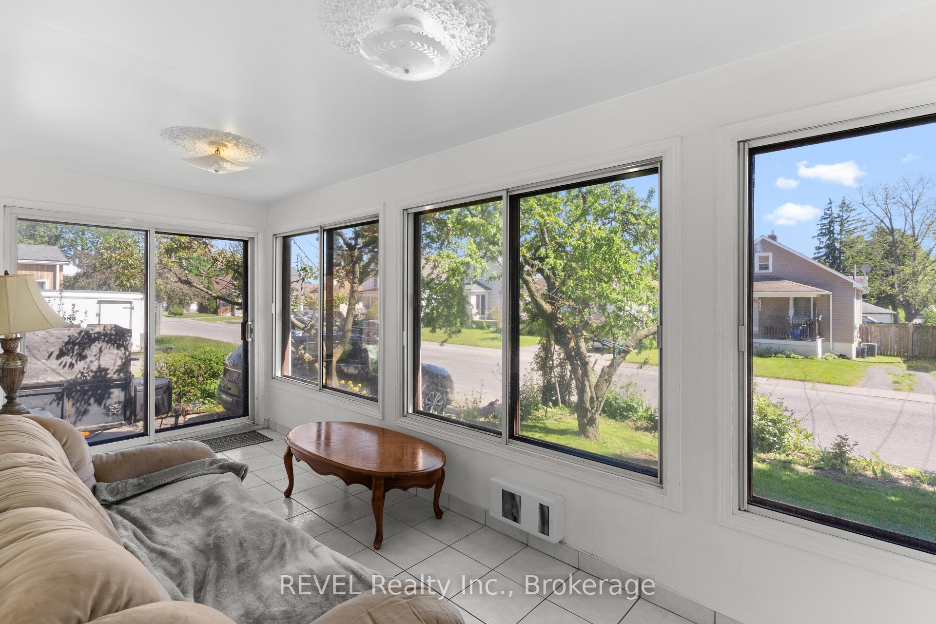 Photo 3 of 6401 Taylor Street, Niagara Falls, Dorchester — HOMEH