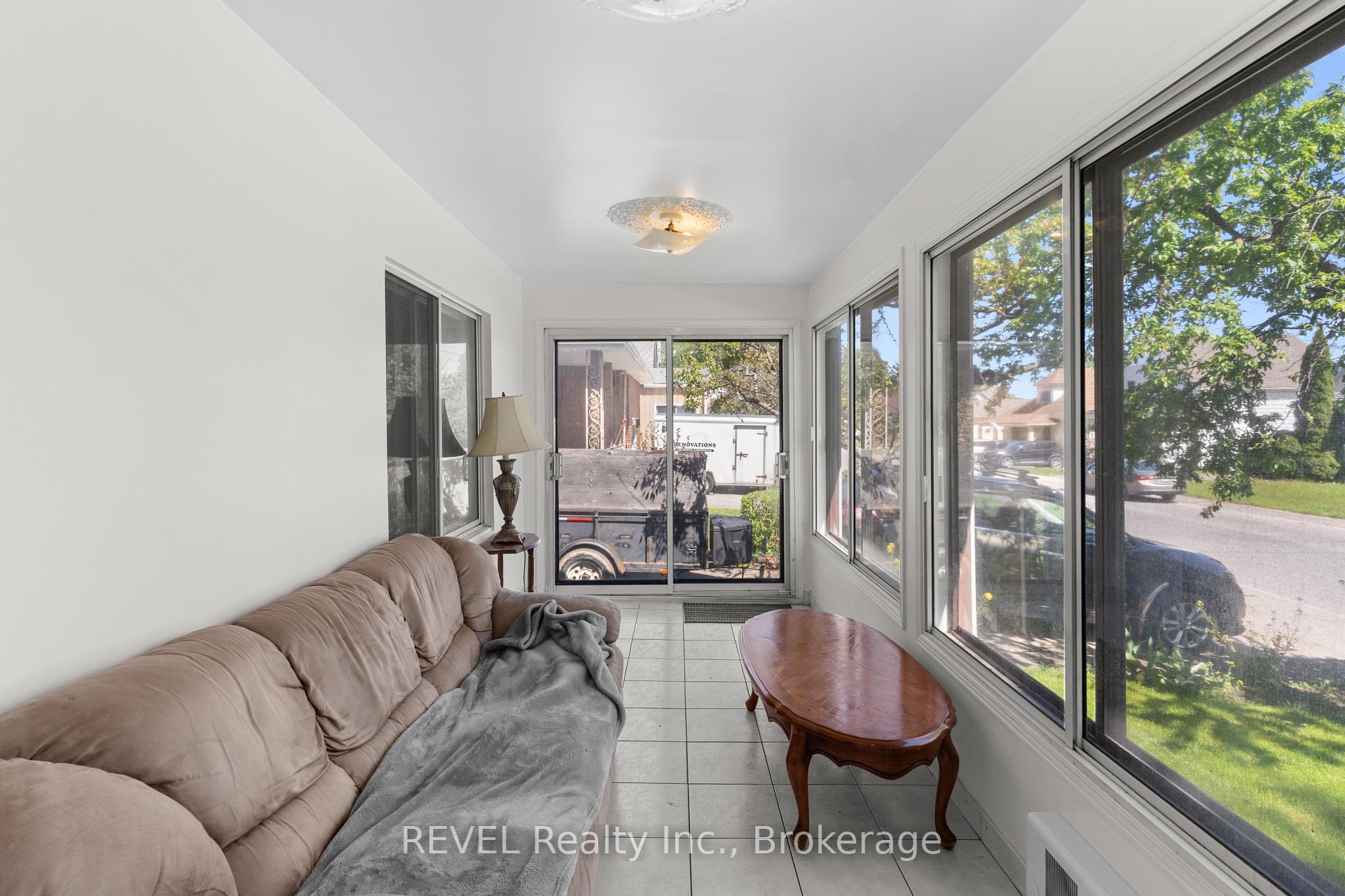 Photo 4 of 6401 Taylor Street, Niagara Falls, Dorchester — HOMEH