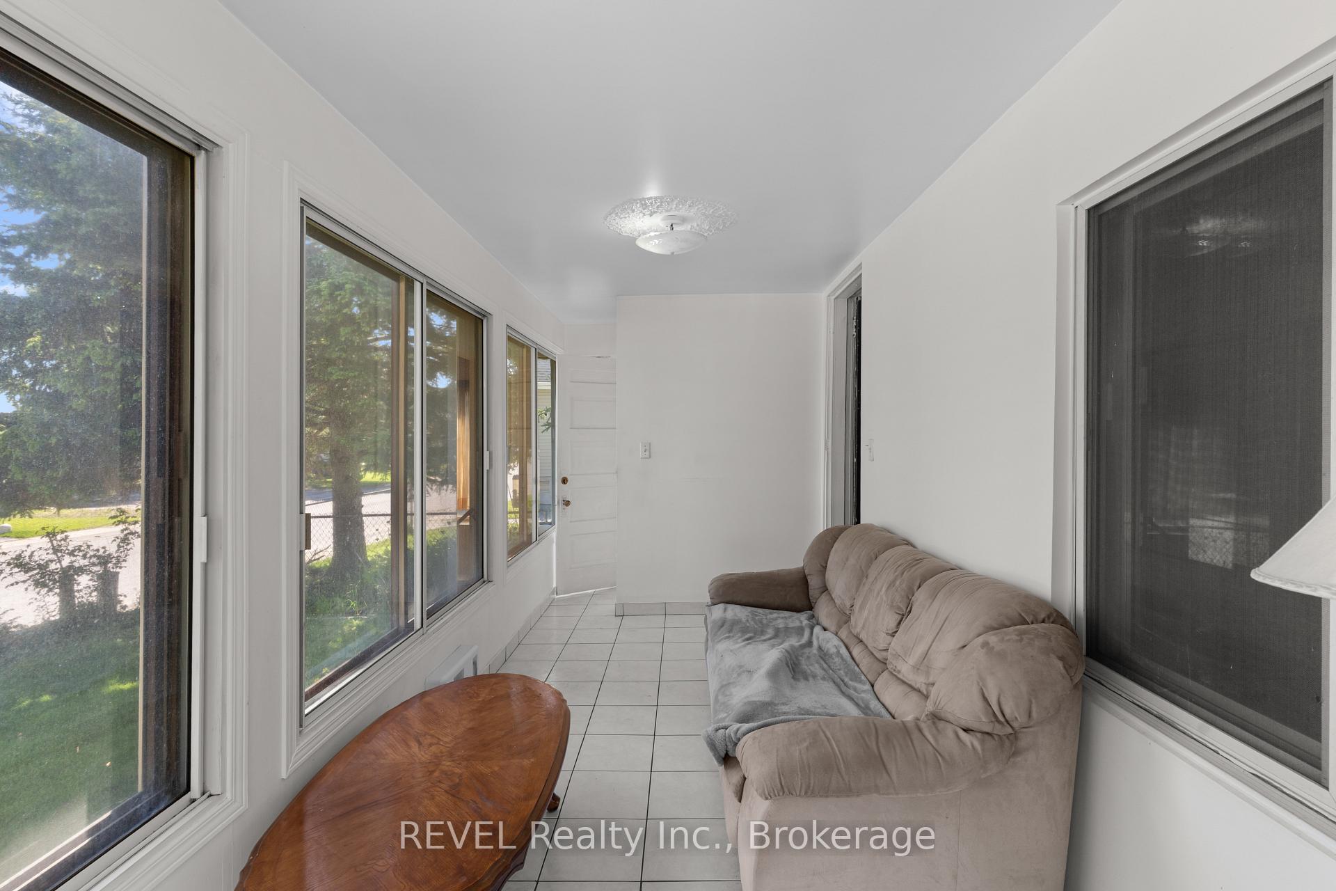 Photo 5 of 6401 Taylor Street, Niagara Falls, Dorchester — HOMEH