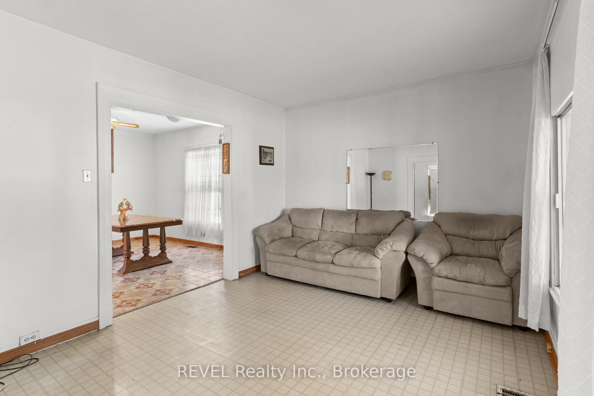 Photo 6 of 6401 Taylor Street, Niagara Falls, Dorchester — HOMEH