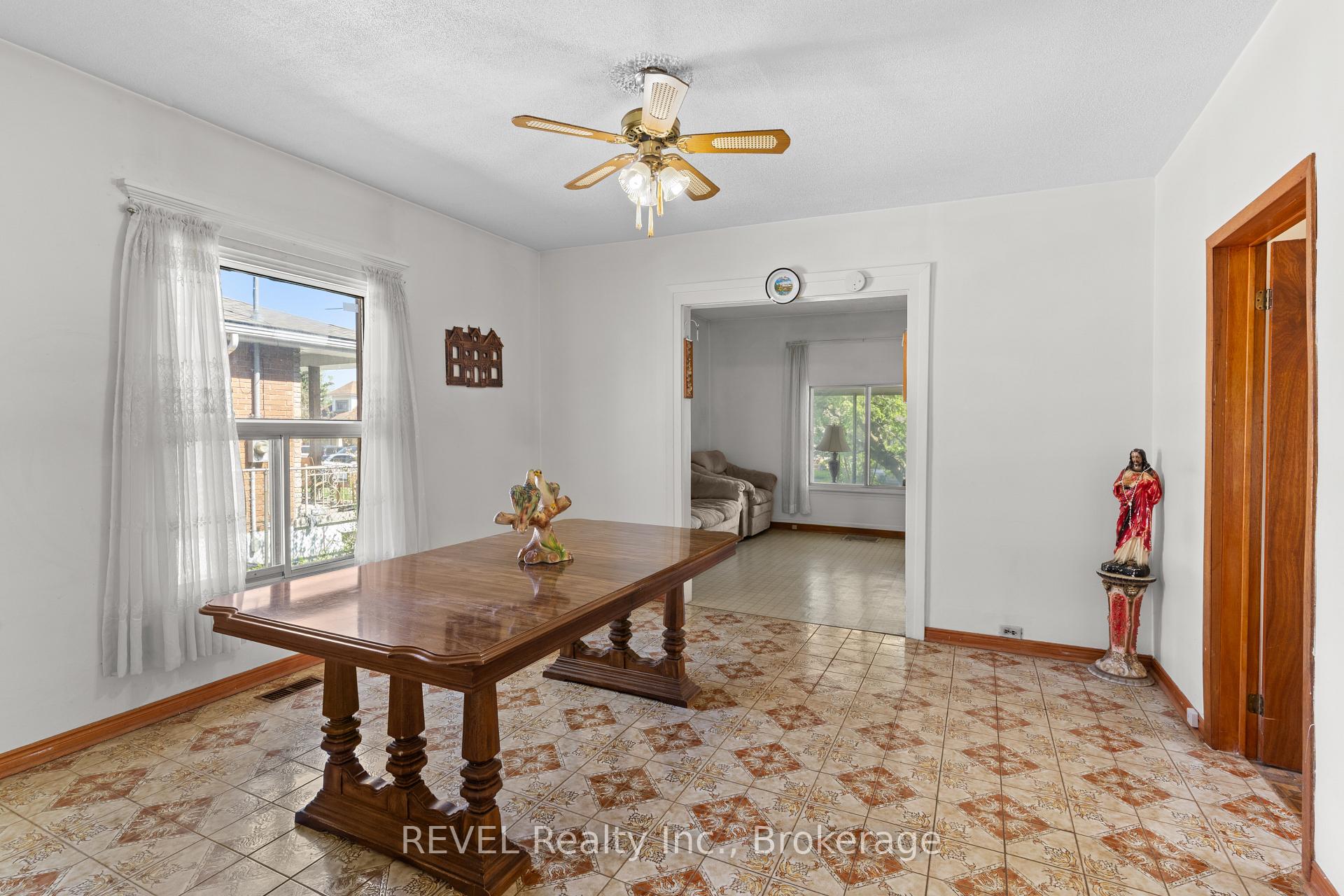 Photo 9 of 6401 Taylor Street, Niagara Falls, Dorchester — HOMEH