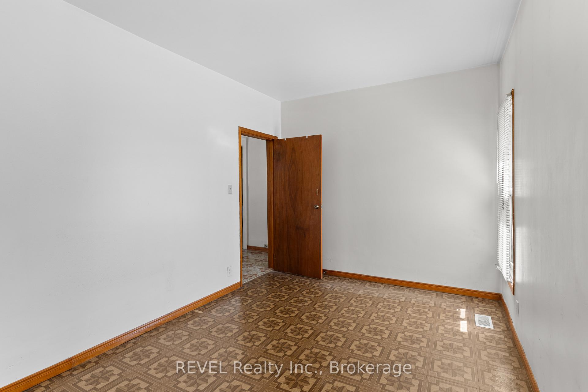 Photo 12 of 6401 Taylor Street, Niagara Falls, Dorchester — HOMEH