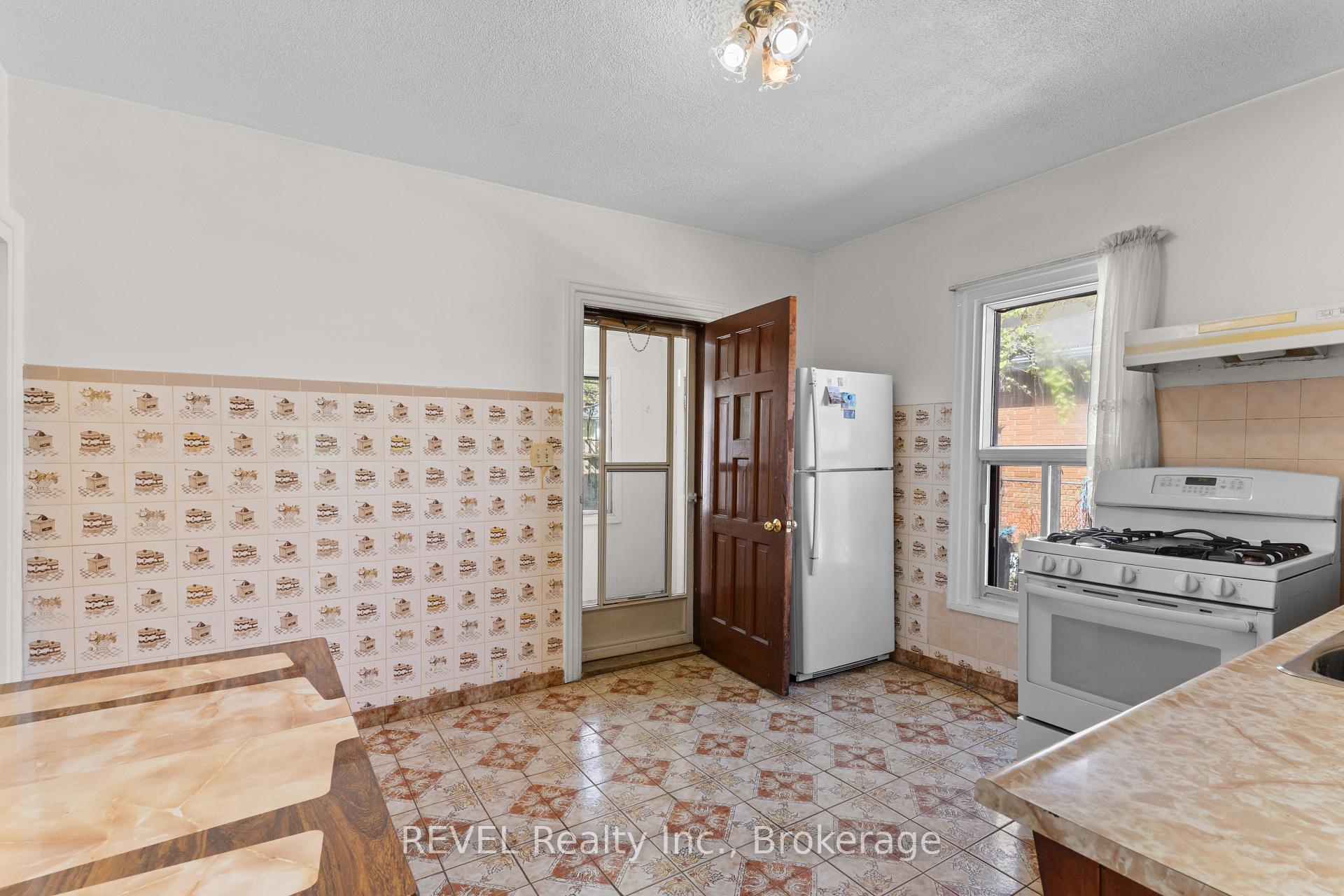 Photo 14 of 6401 Taylor Street, Niagara Falls, Dorchester — HOMEH