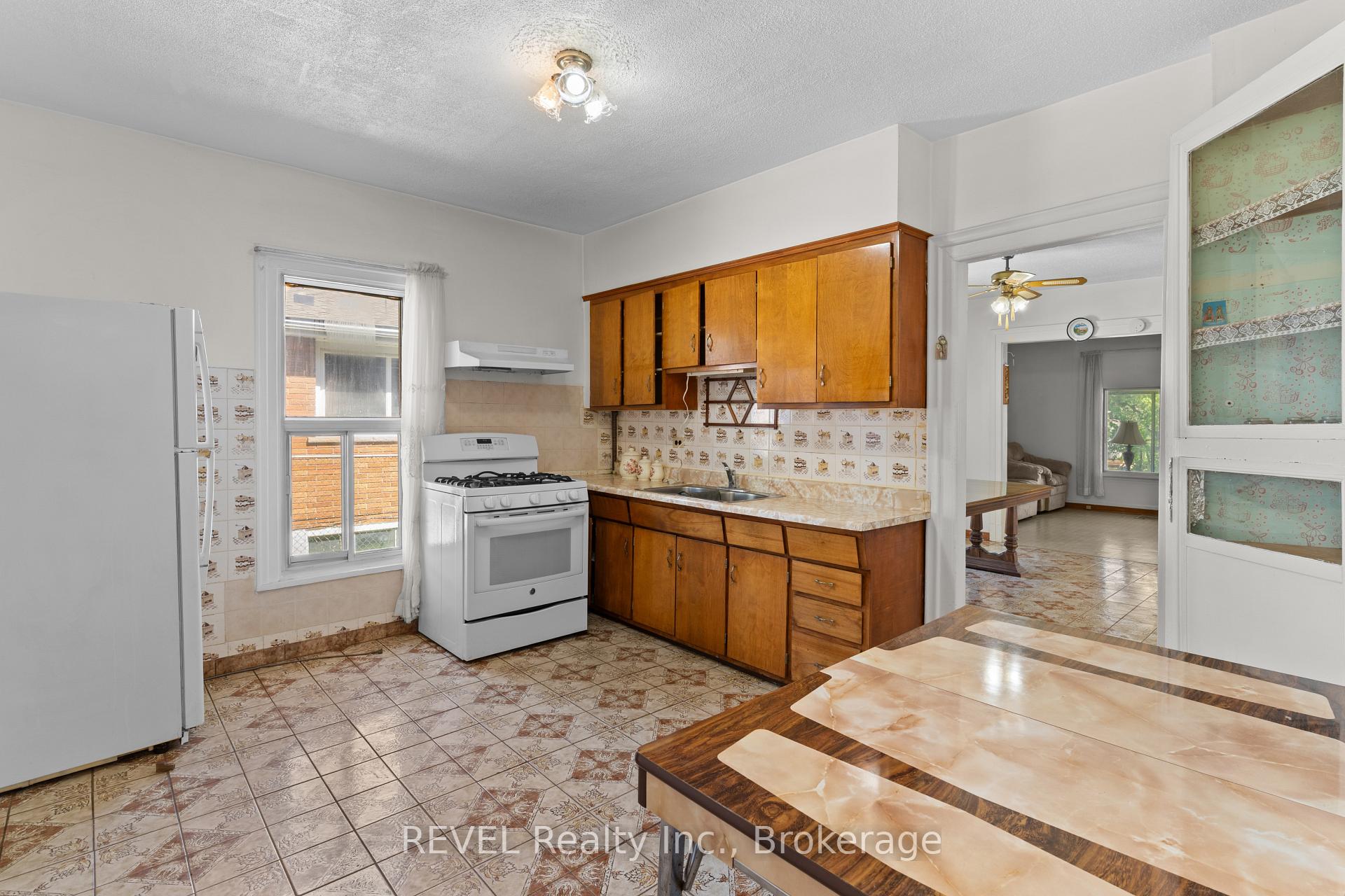 Photo 15 of 6401 Taylor Street, Niagara Falls, Dorchester — HOMEH