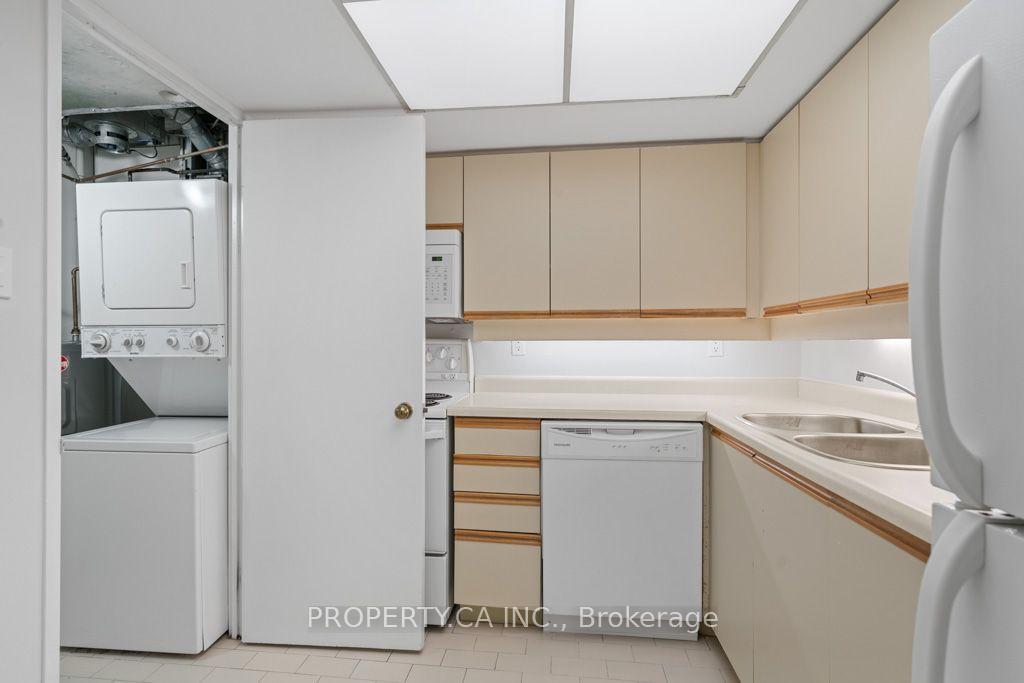 Photo 6 of Unit 608, 65 Scadding Avenue, Toronto, Waterfront Communities — HOMEH