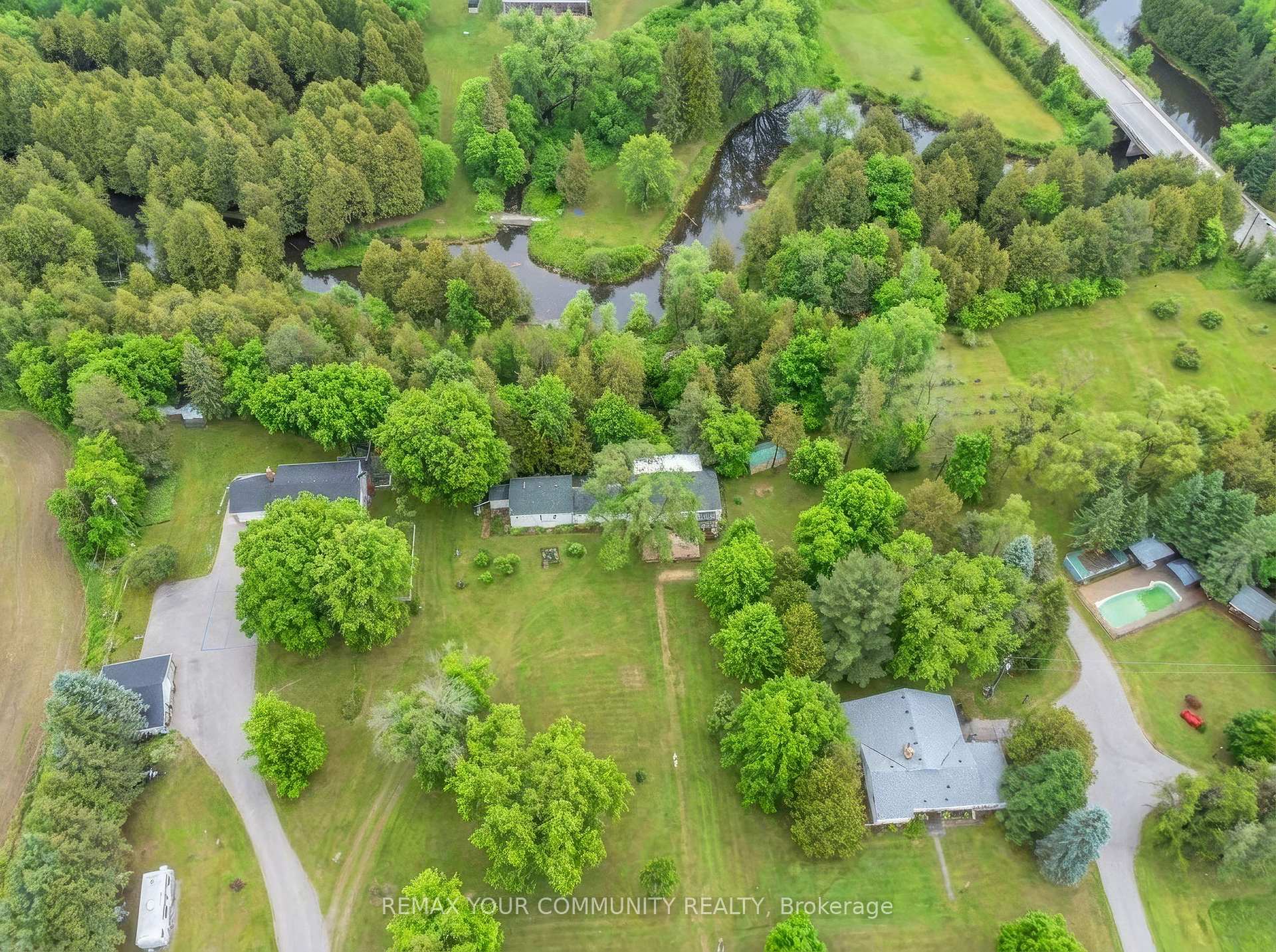 Photo 3 of 700 Catering Road S, Georgina, Baldwin — HOMEH