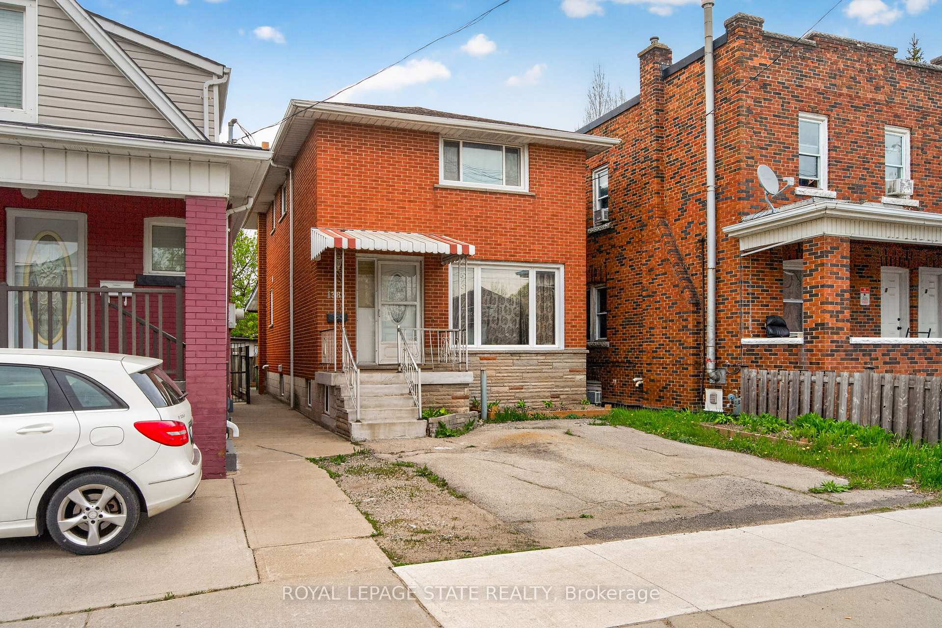 Photo 4 of 1385 Barton Street E, Hamilton, Homeside — HOMEH
