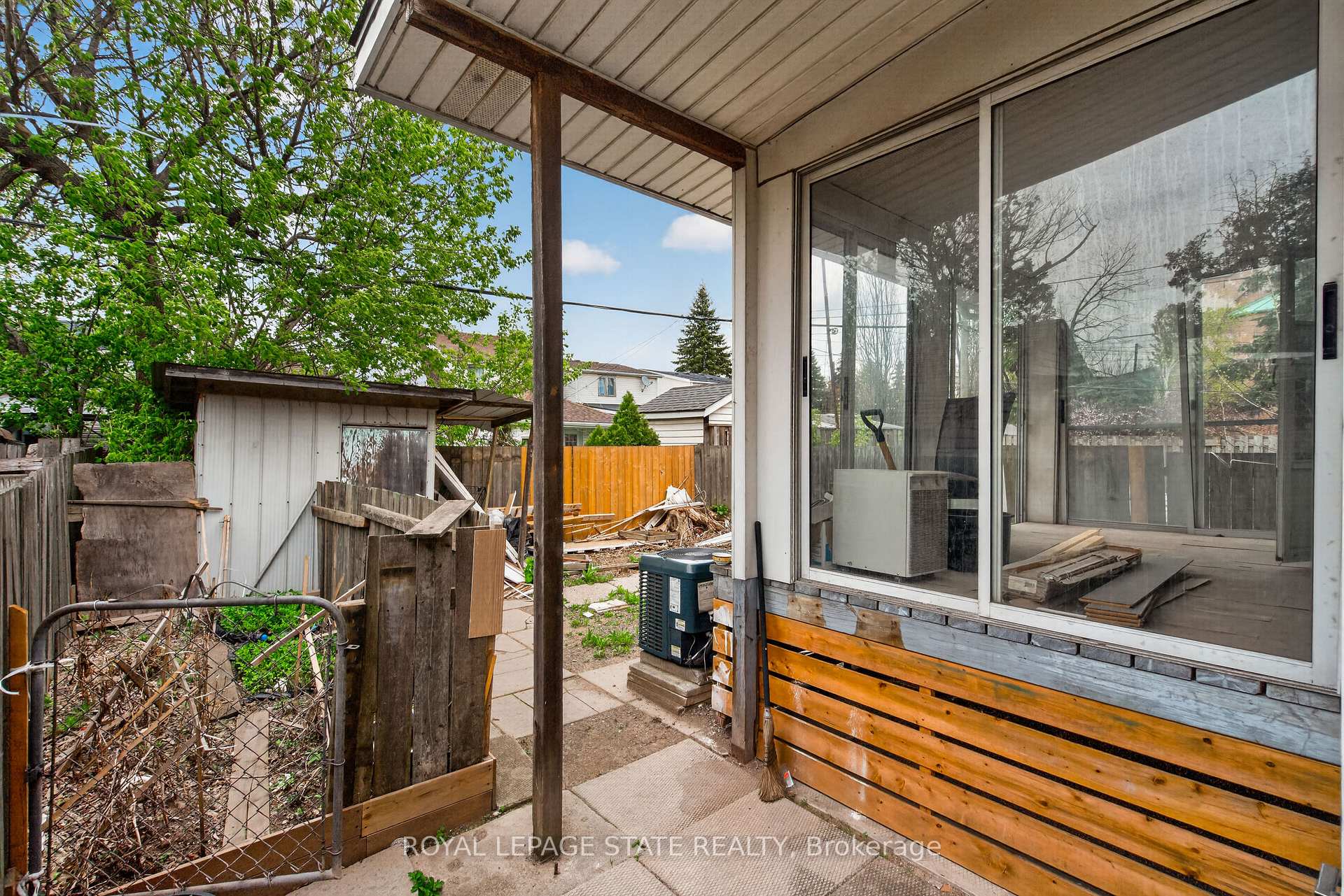 Photo 5 of 1385 Barton Street E, Hamilton, Homeside — HOMEH