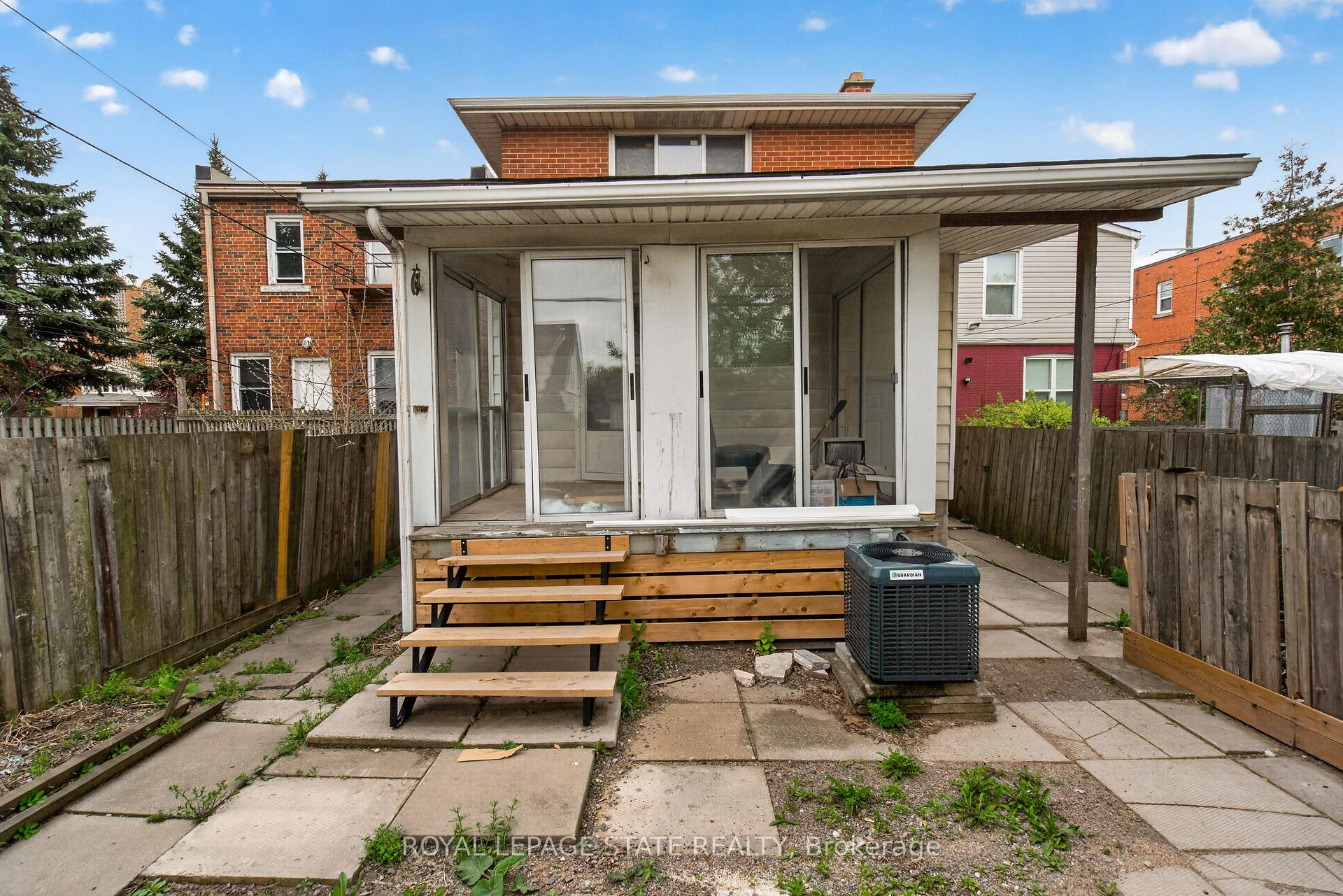 Photo 10 of 1385 Barton Street E, Hamilton, Homeside — HOMEH