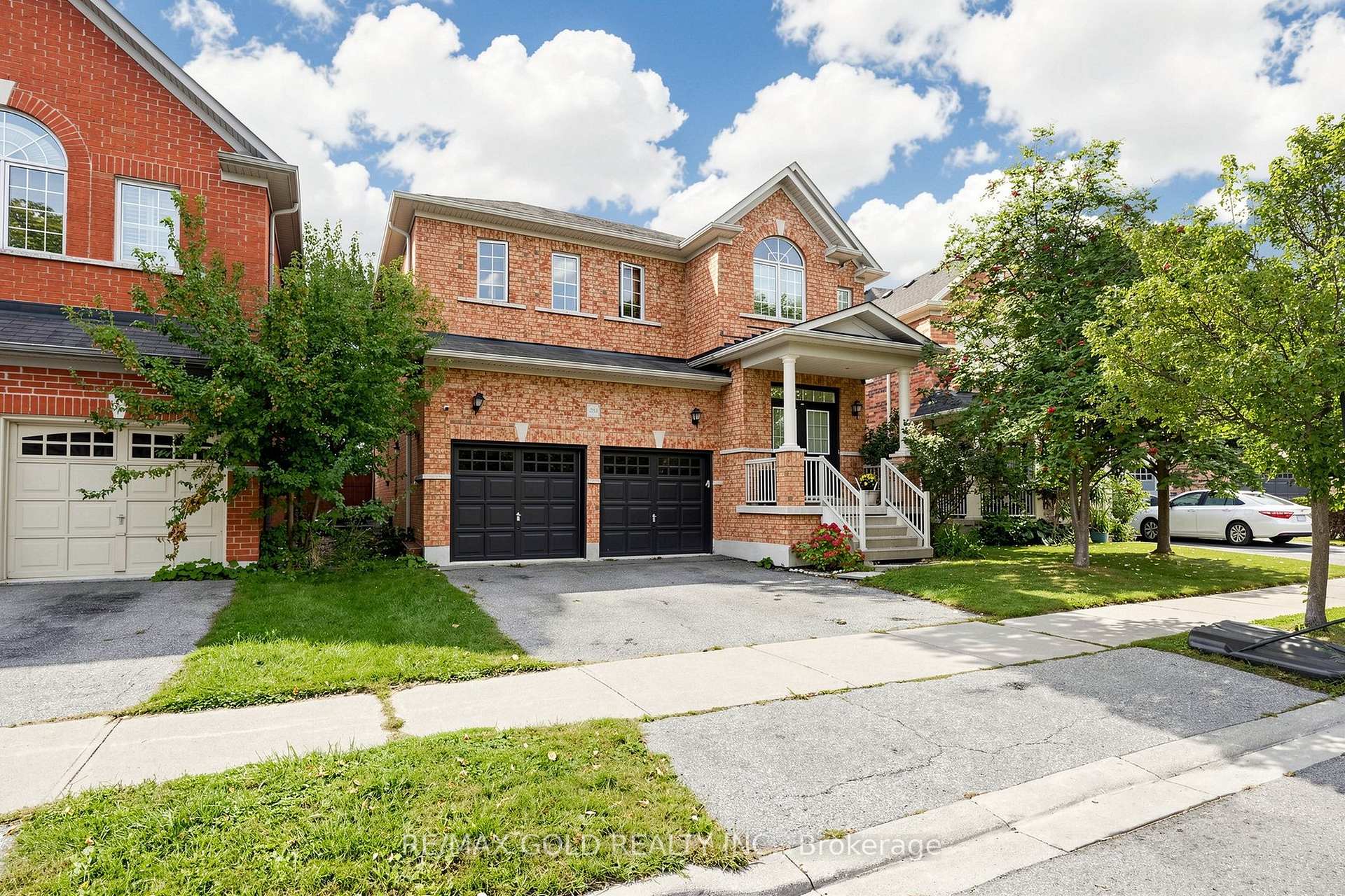 Photo 2 of 284 Holmes Crescent, Milton, Scott — HOMEH