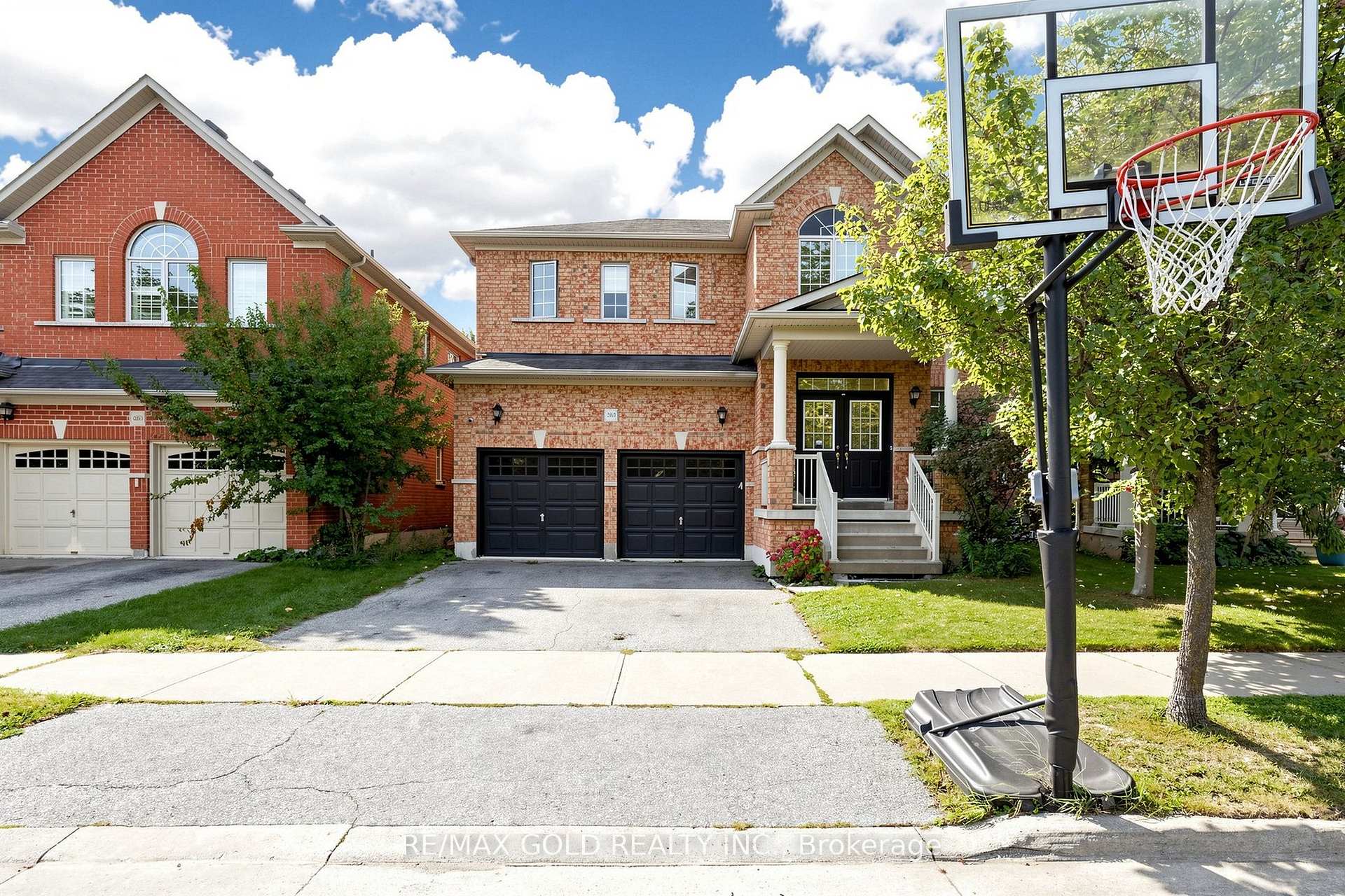 Photo 3 of 284 Holmes Crescent, Milton, Scott — HOMEH