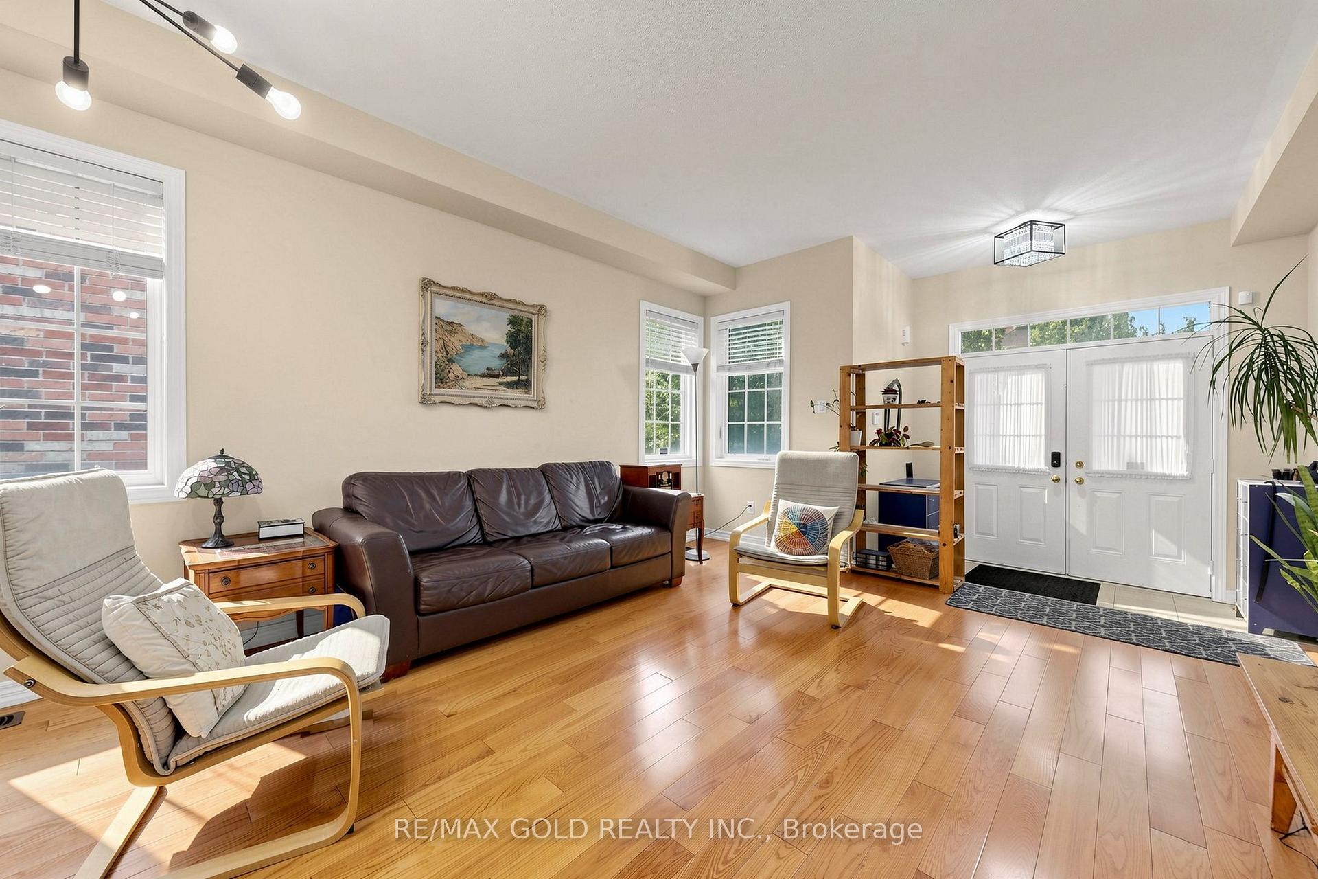Photo 6 of 284 Holmes Crescent, Milton, Scott — HOMEH