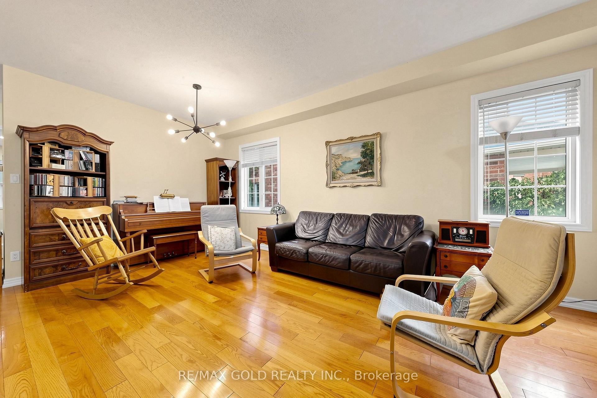 Photo 9 of 284 Holmes Crescent, Milton, Scott — HOMEH