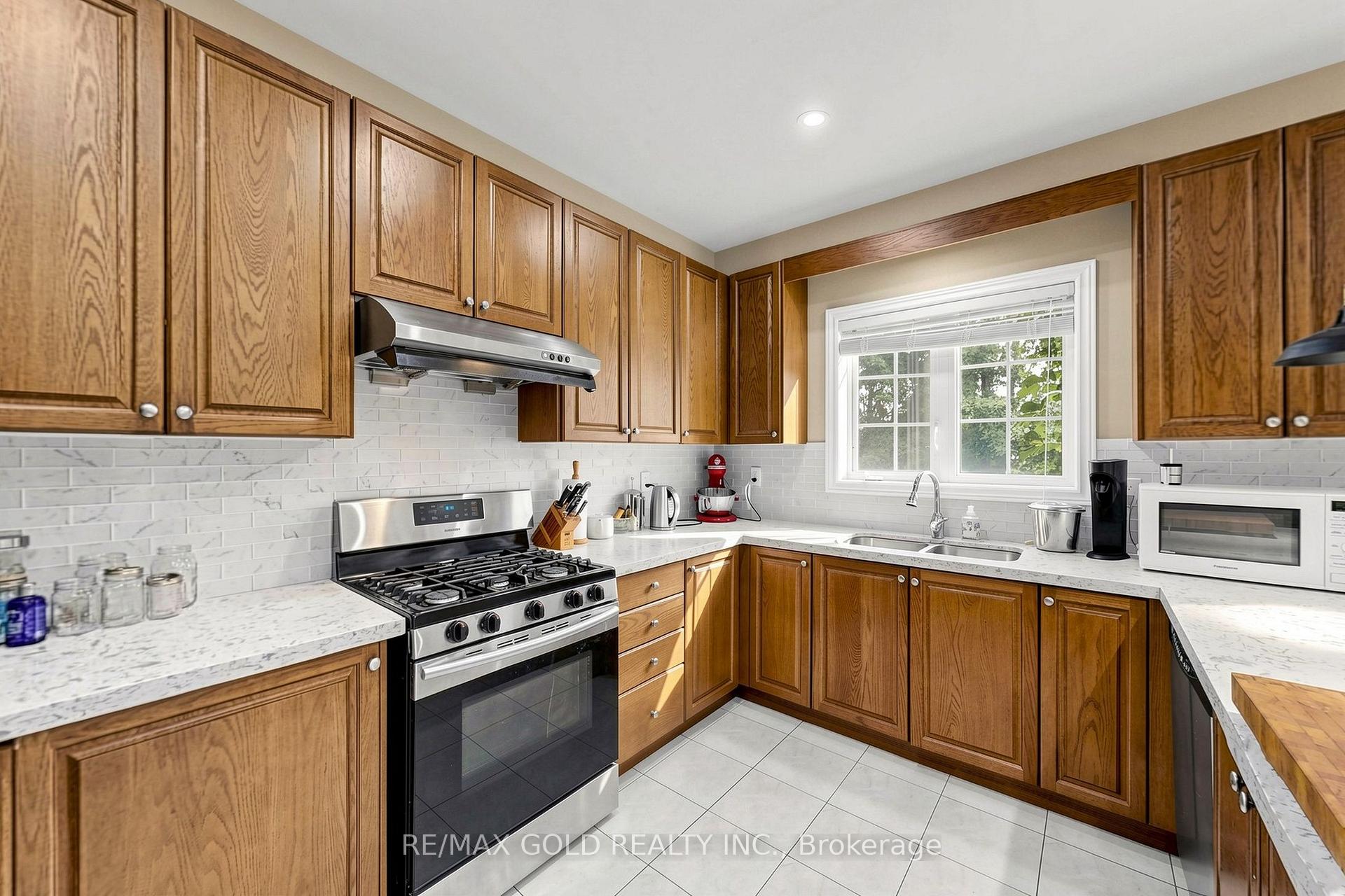 Photo 19 of 284 Holmes Crescent, Milton, Scott — HOMEH
