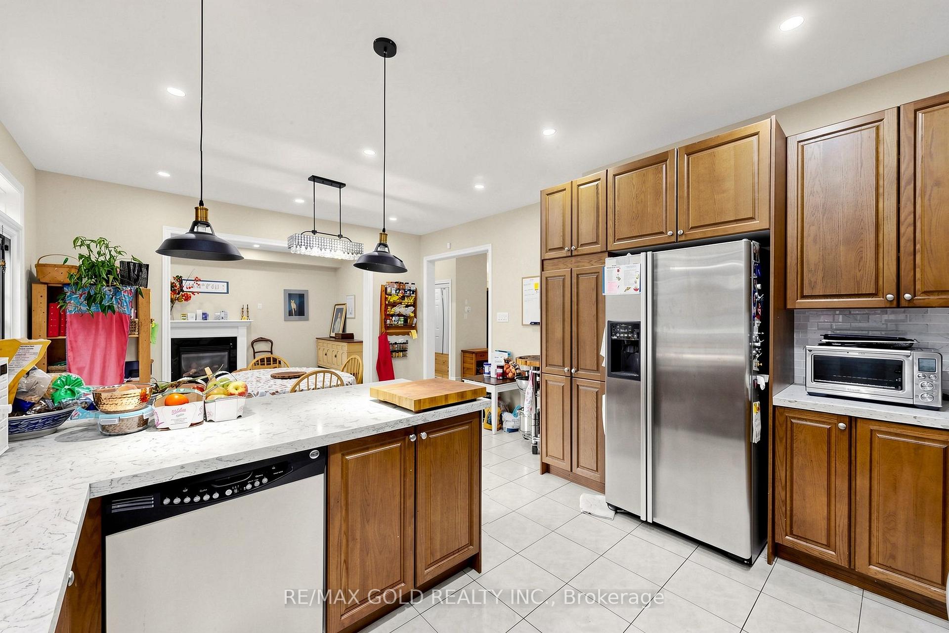 Photo 21 of 284 Holmes Crescent, Milton, Scott — HOMEH