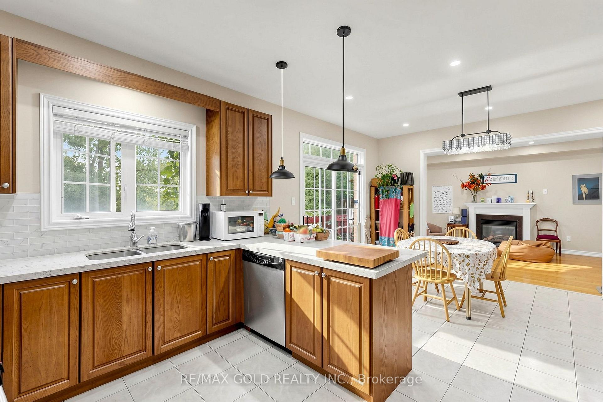 Photo 22 of 284 Holmes Crescent, Milton, Scott — HOMEH