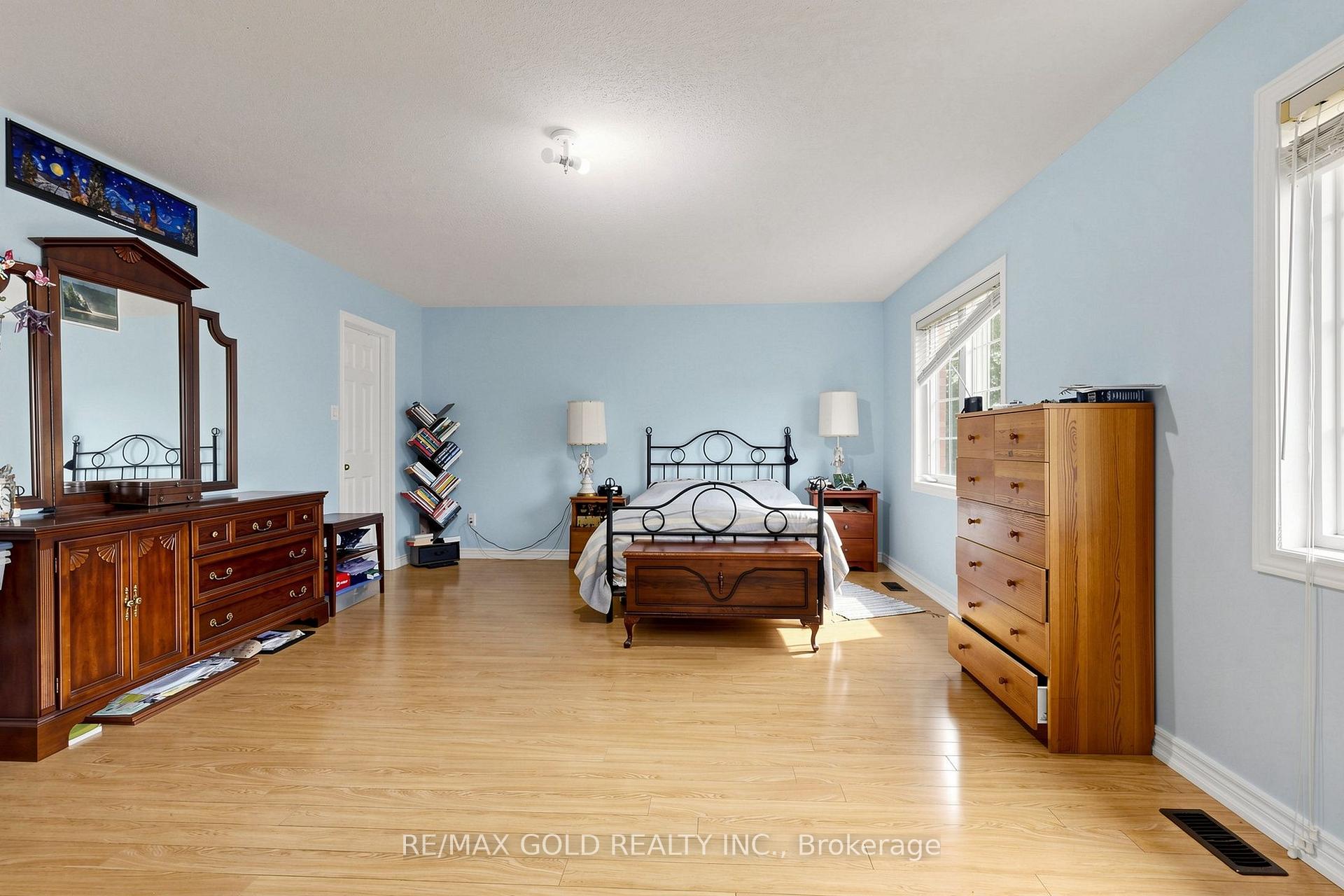 Photo 30 of 284 Holmes Crescent, Milton, Scott — HOMEH