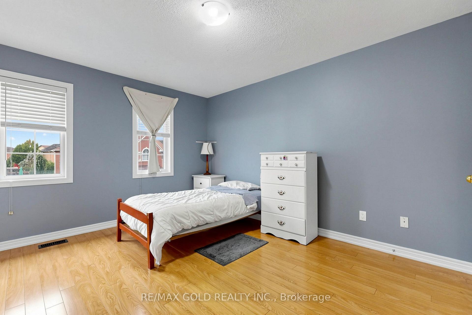 Photo 33 of 284 Holmes Crescent, Milton, Scott — HOMEH
