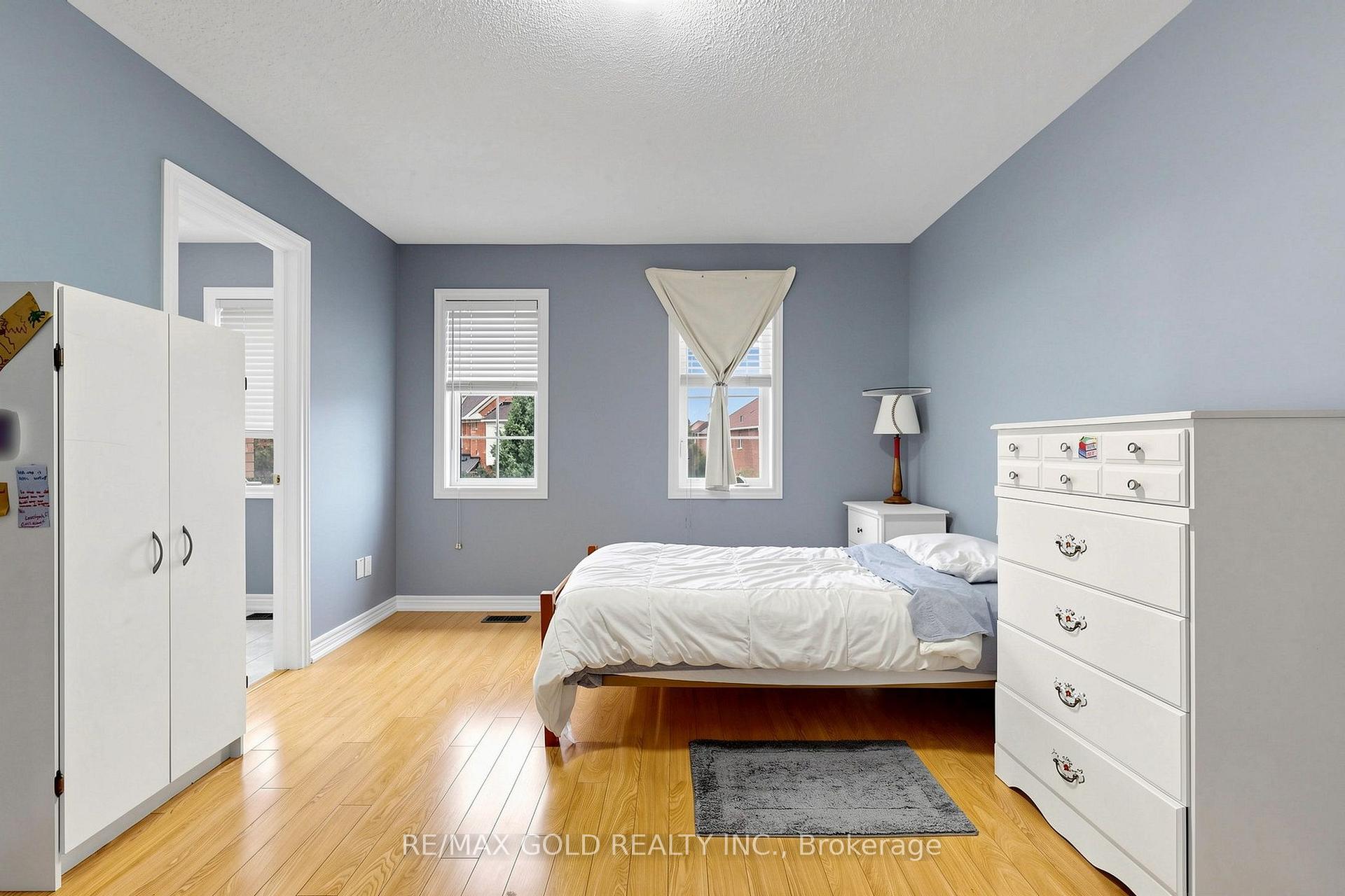 Photo 34 of 284 Holmes Crescent, Milton, Scott — HOMEH