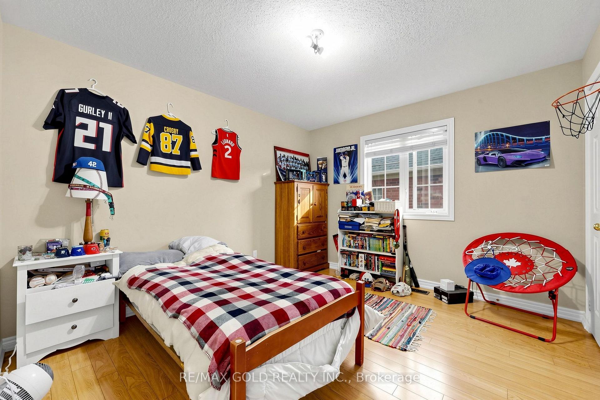 Photo 36 of 284 Holmes Crescent, Milton, Scott — HOMEH