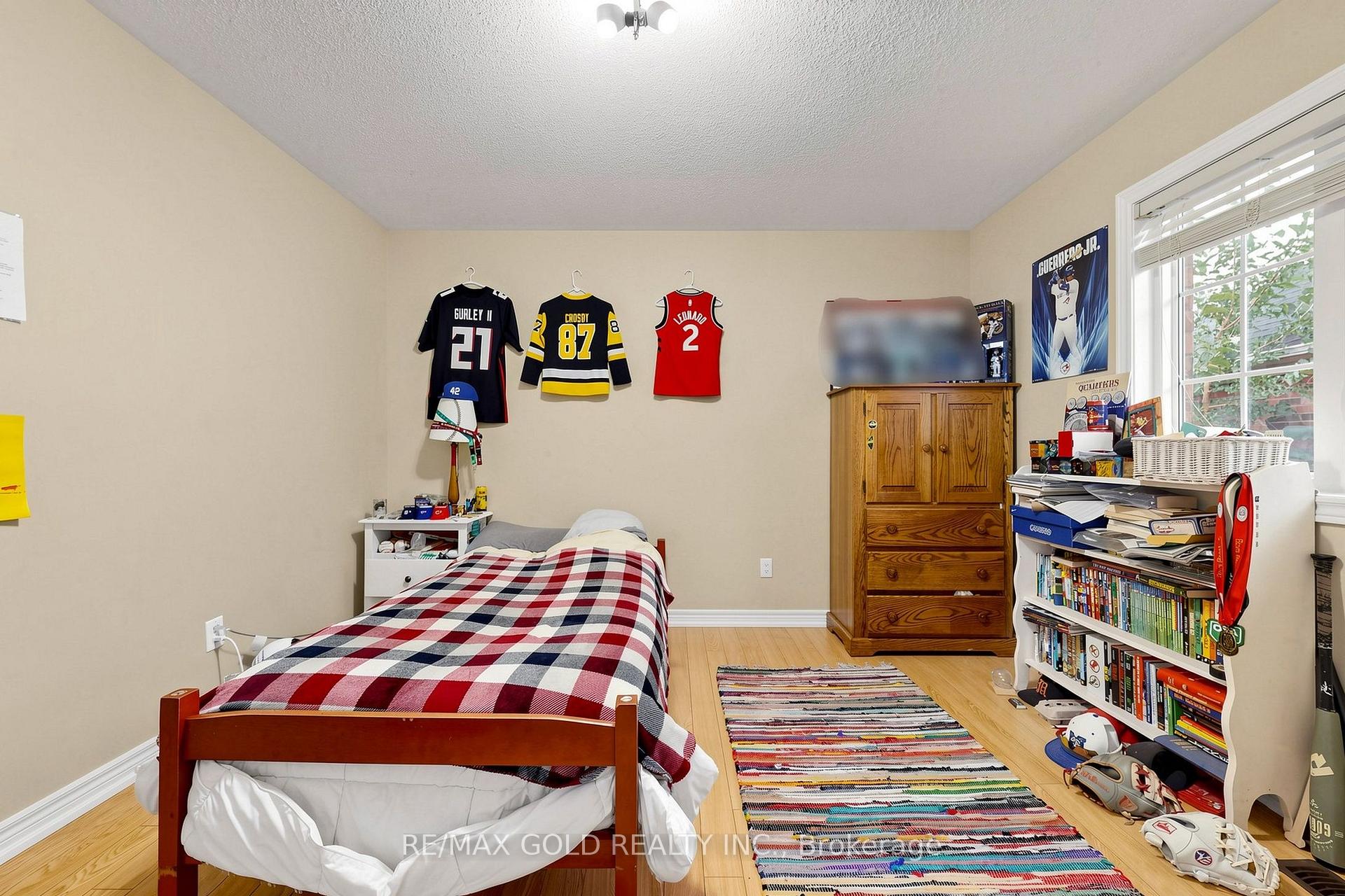 Photo 37 of 284 Holmes Crescent, Milton, Scott — HOMEH