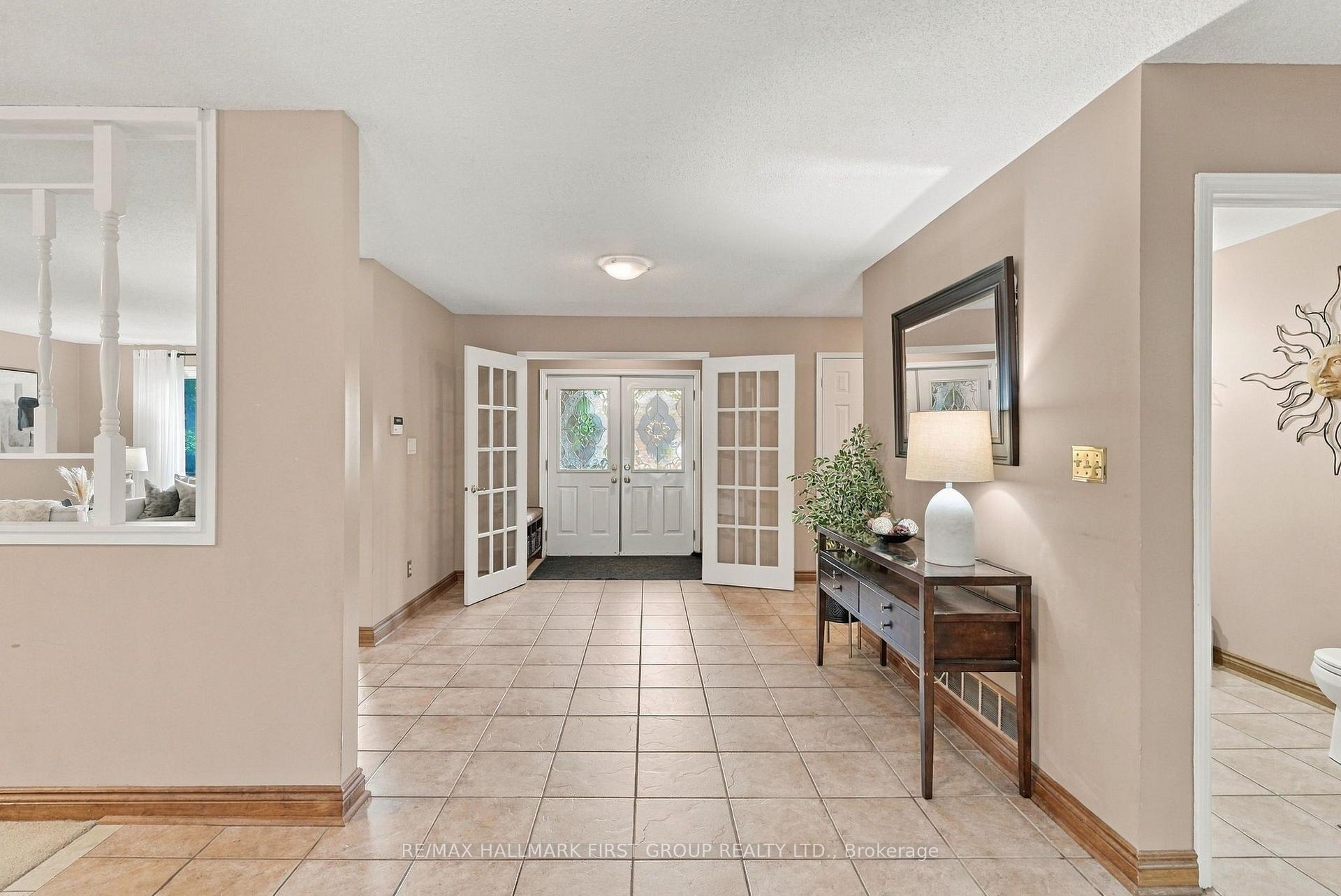 Photo 5 of 4 Mcnamara Court, Ajax, Northwest Ajax — HOMEH