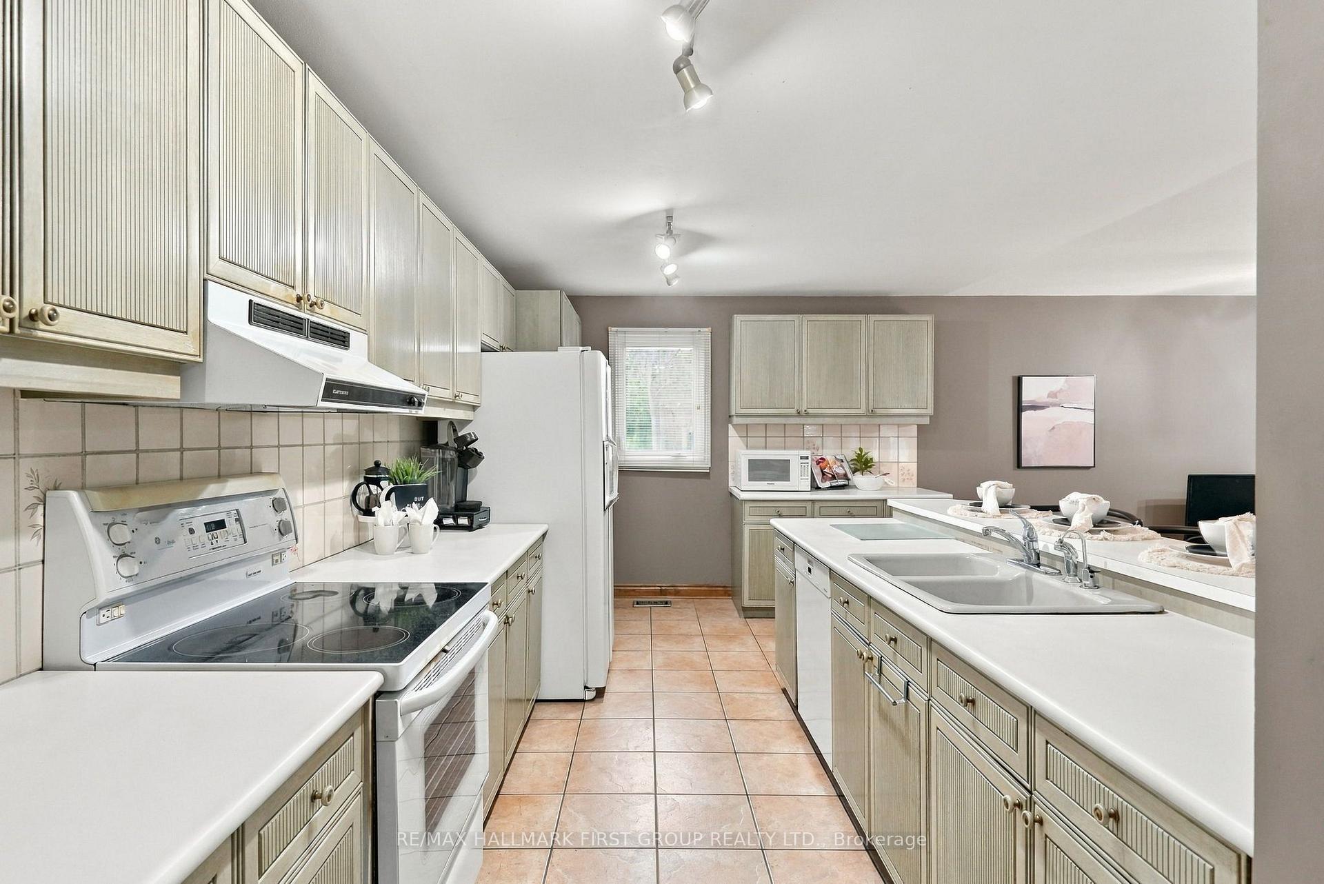Photo 9 of 4 Mcnamara Court, Ajax, Northwest Ajax — HOMEH