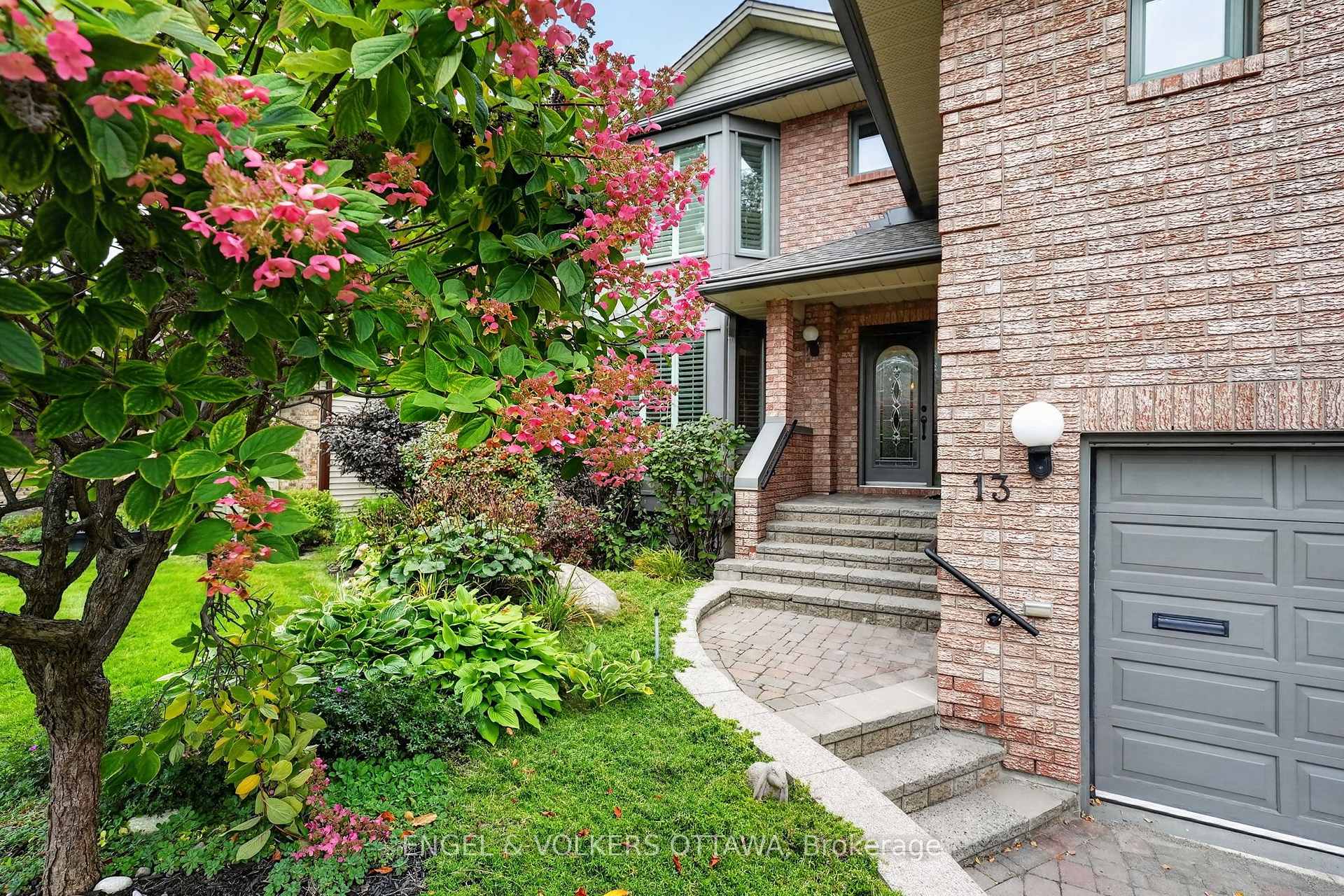 Photo 2 of 13 Lynhurst Avenue, Ottawa, Mooneys Bay/Riverside Park — HOMEH