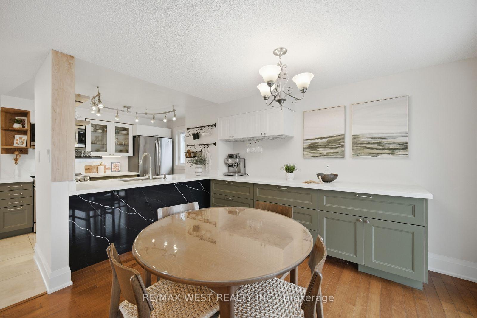 Photo 4 of 11 Ambler Bay, Barrie, Georgian Drive — HOMEH