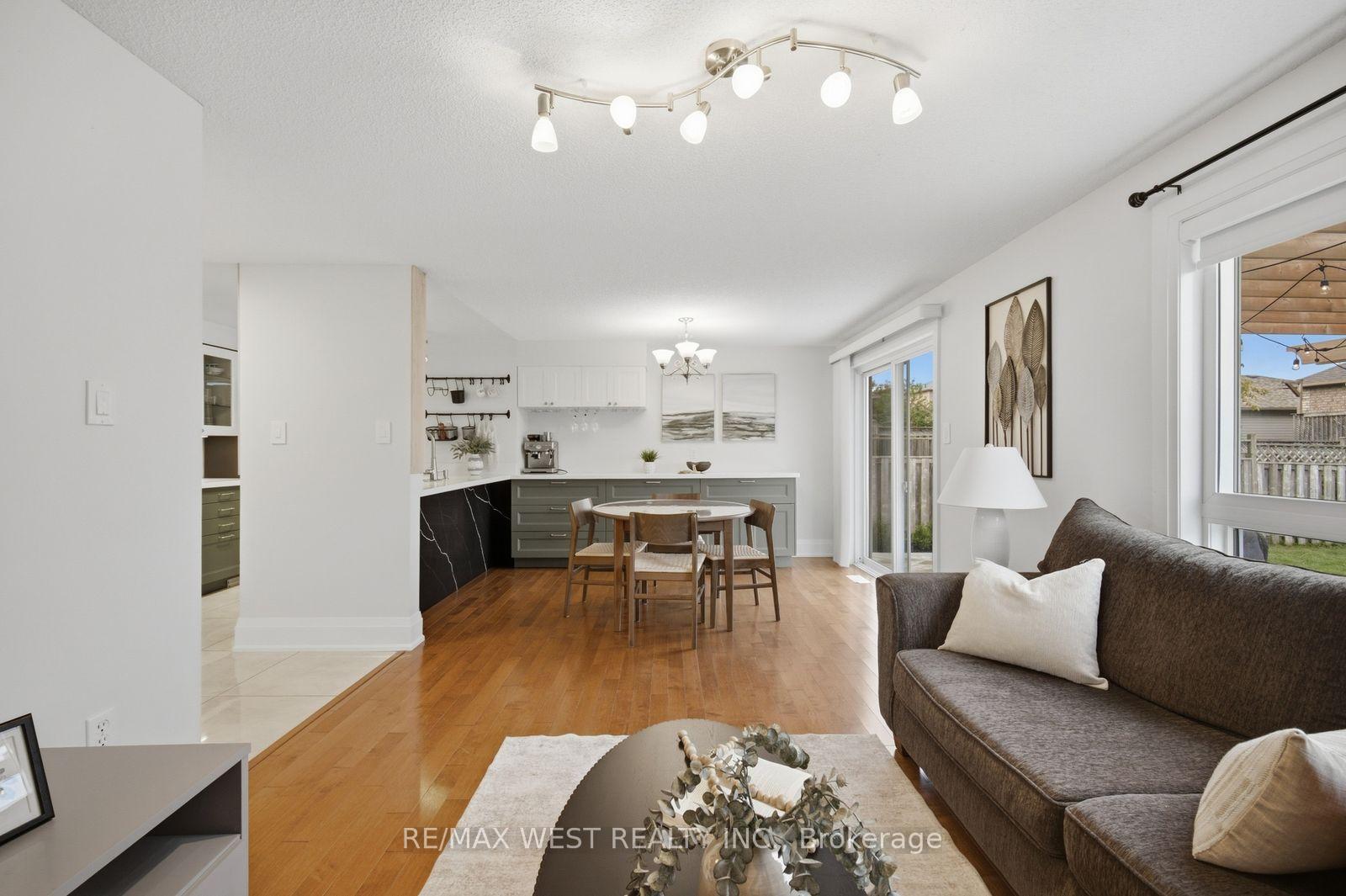 Photo 5 of 11 Ambler Bay, Barrie, Georgian Drive — HOMEH