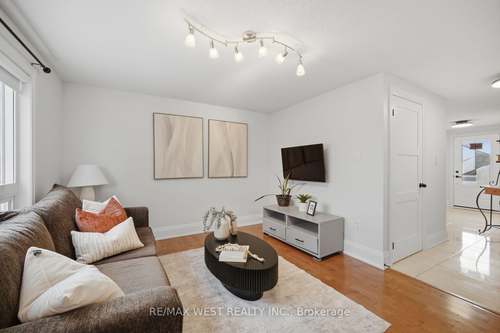 Photo 8 of 11 Ambler Bay, Barrie, Georgian Drive — HOMEH