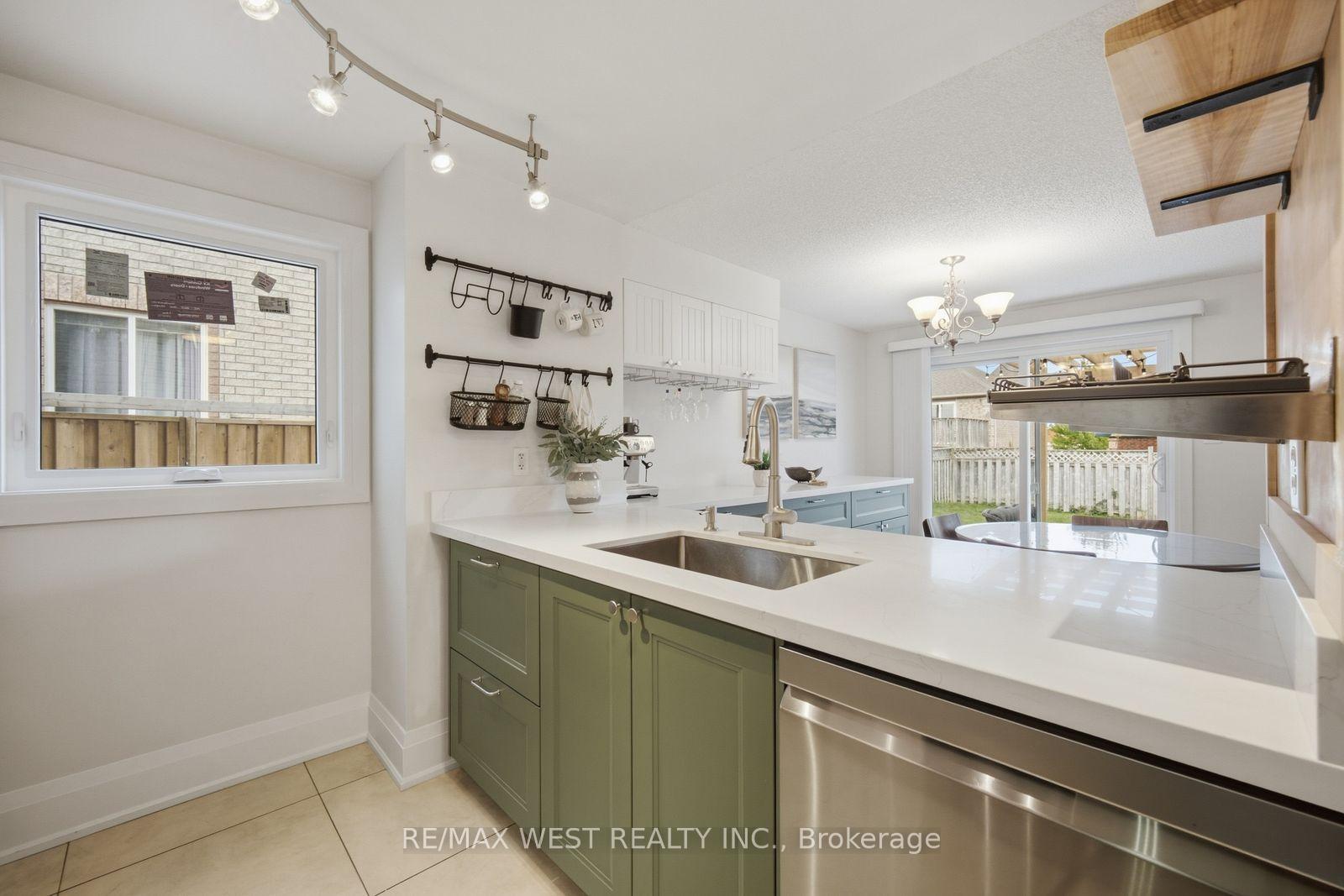 Photo 11 of 11 Ambler Bay, Barrie, Georgian Drive — HOMEH