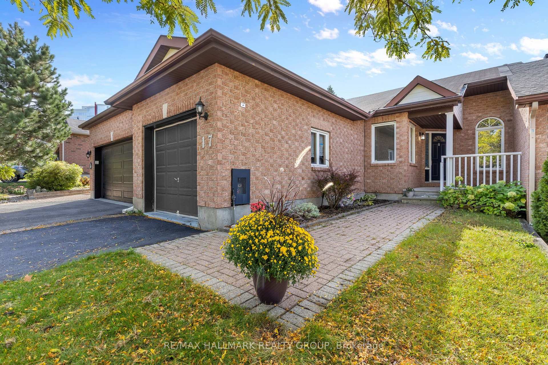 Photo 2 of 17 Quinterra Court, Ottawa, Quinterra — HOMEH
