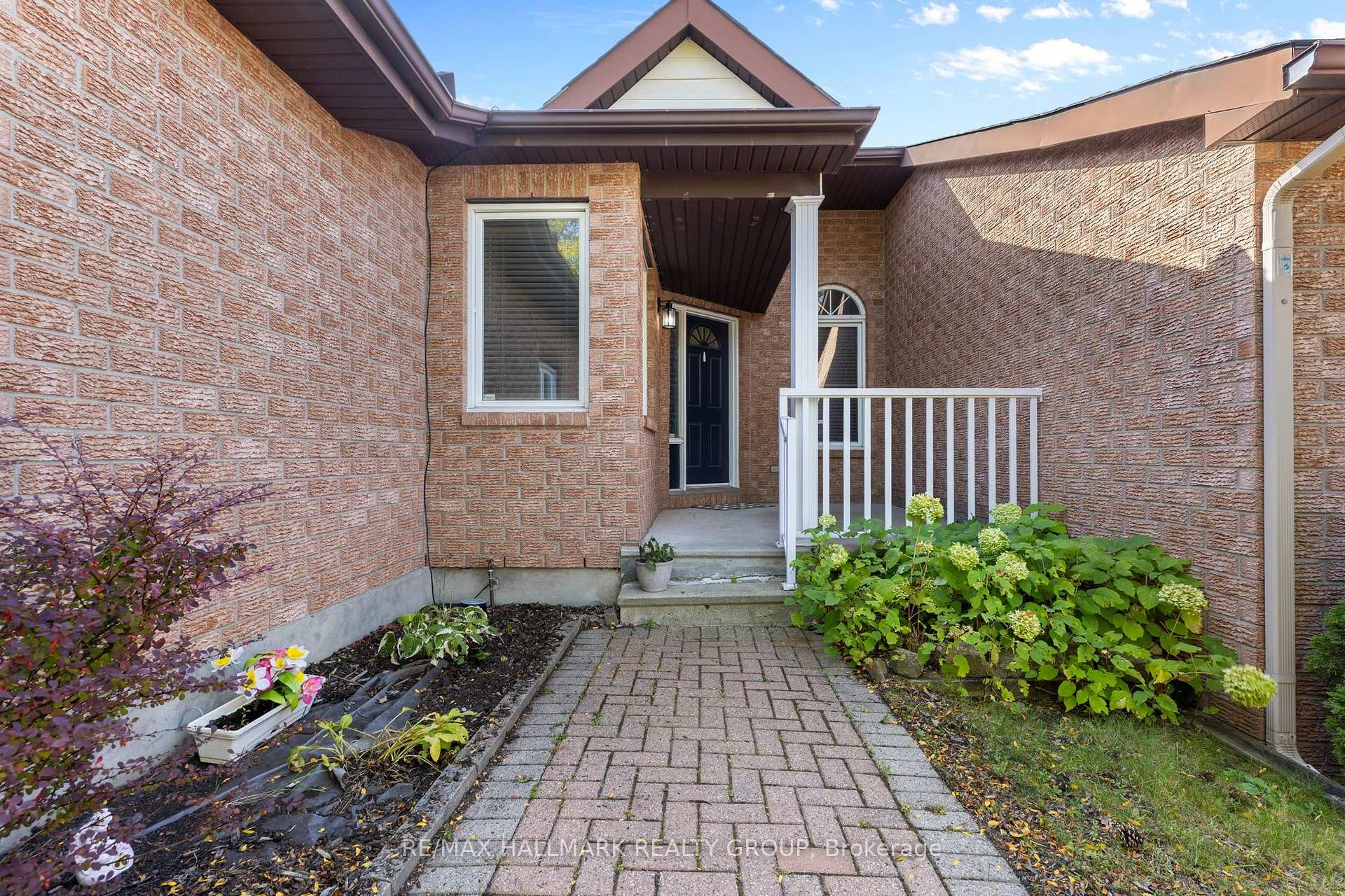 Photo 3 of 17 Quinterra Court, Ottawa, Quinterra — HOMEH