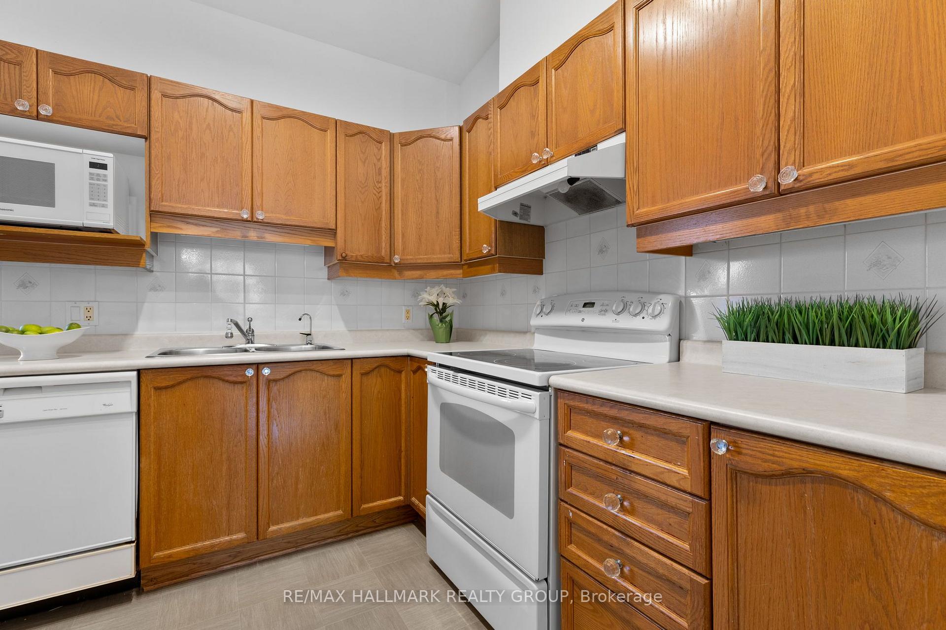 Photo 12 of 17 Quinterra Court, Ottawa, Quinterra — HOMEH