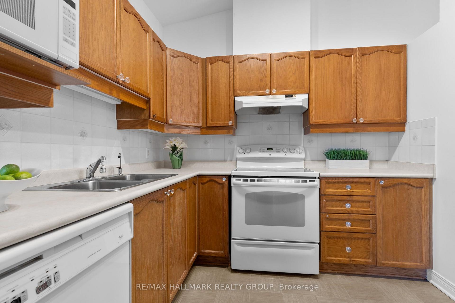 Photo 14 of 17 Quinterra Court, Ottawa, Quinterra — HOMEH