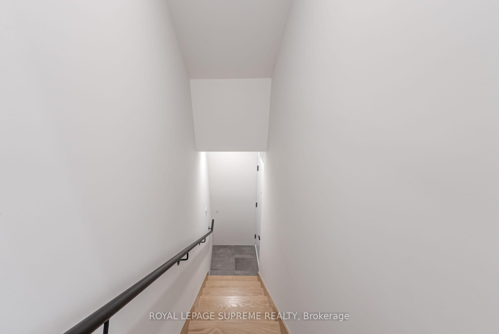 Photo 5 of Unit 3, 101 Bernice Crescent, Toronto, Rockcliffe-Smythe — HOMEH