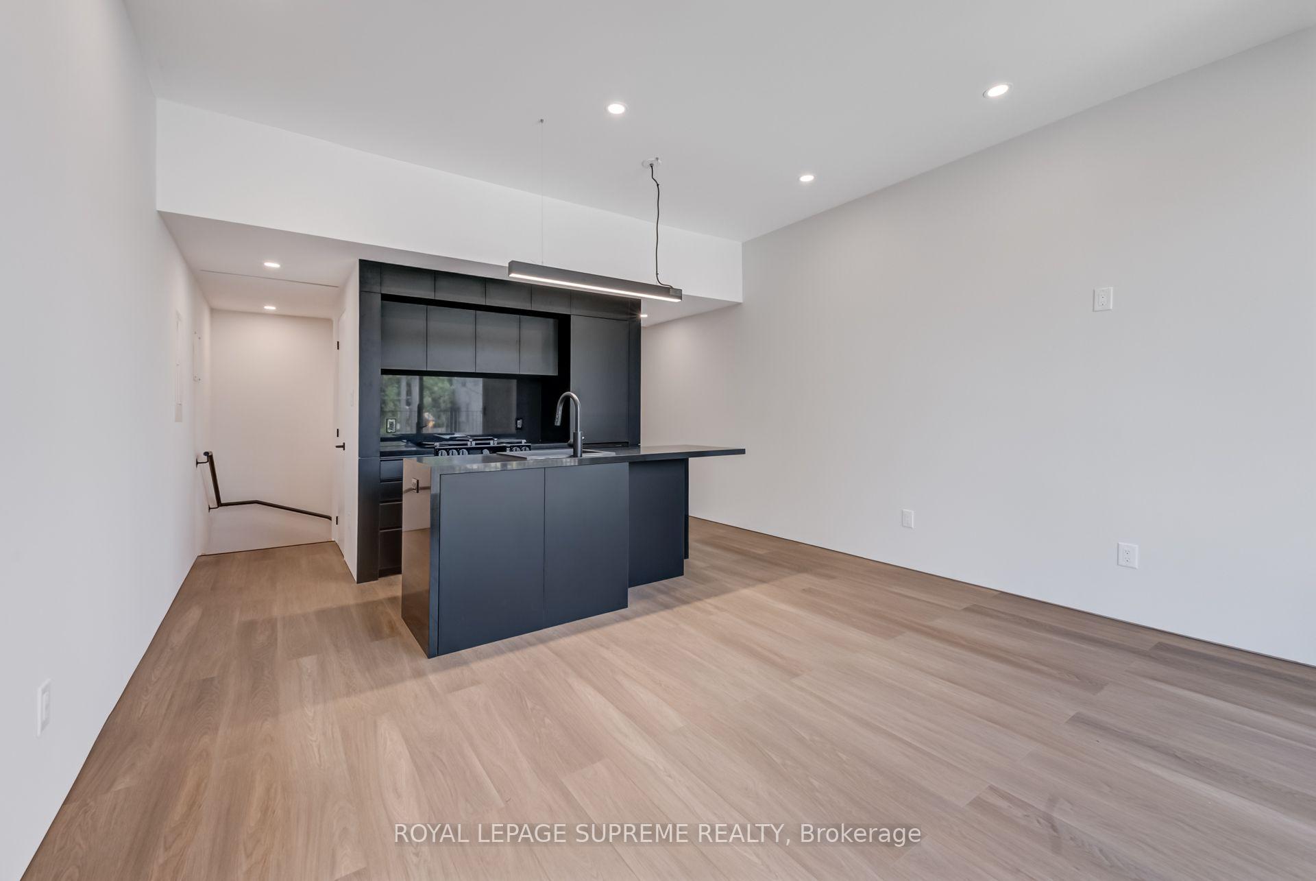 Photo 7 of Unit 3, 101 Bernice Crescent, Toronto, Rockcliffe-Smythe — HOMEH