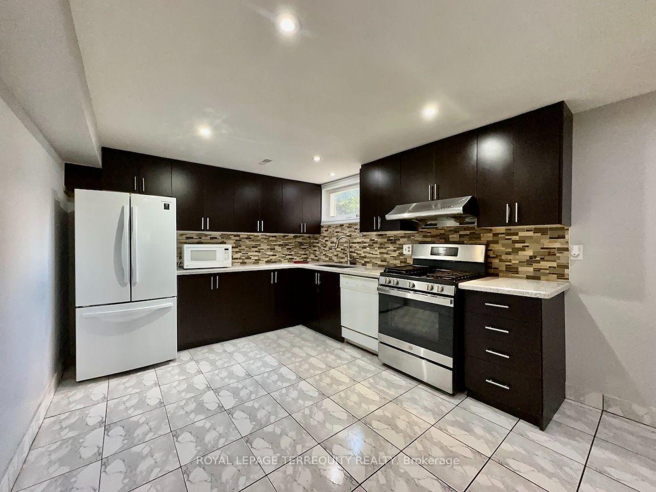 Photo 11 of Unit Lower Level, 13 Milford Crescent, Brampton, Central Park — HOMEH