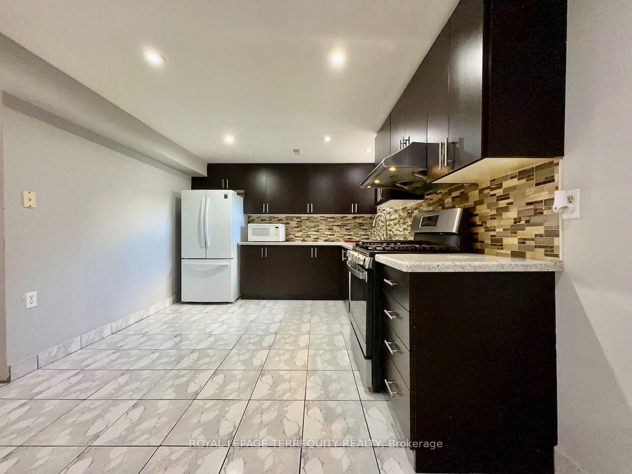 Photo 12 of Unit Lower Level, 13 Milford Crescent, Brampton, Central Park — HOMEH