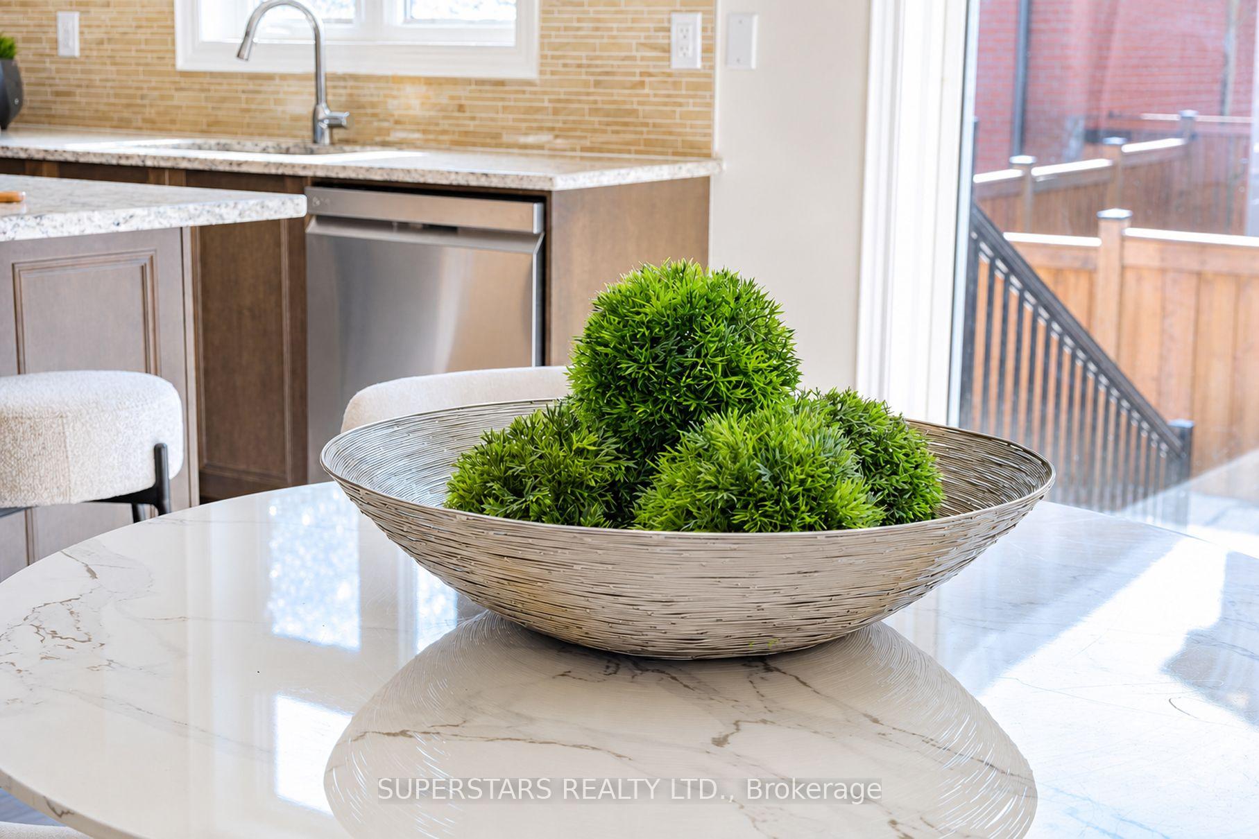 Photo 18 of 20 Wellman Drive, Richmond Hill, Oak Ridges Lake Wilcox — HOMEH